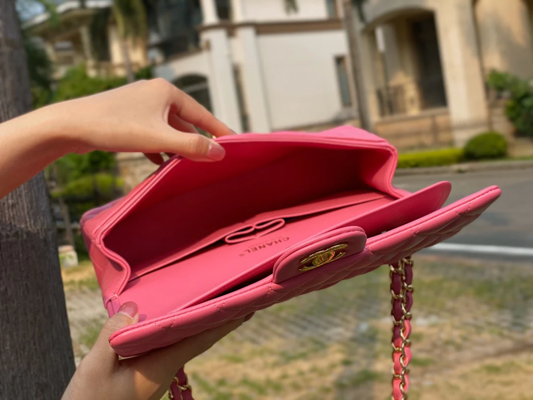 Классическая сумка Chanel из овечьей кожи CF — персиково-розовая с золотой фурнитурой — 25 см