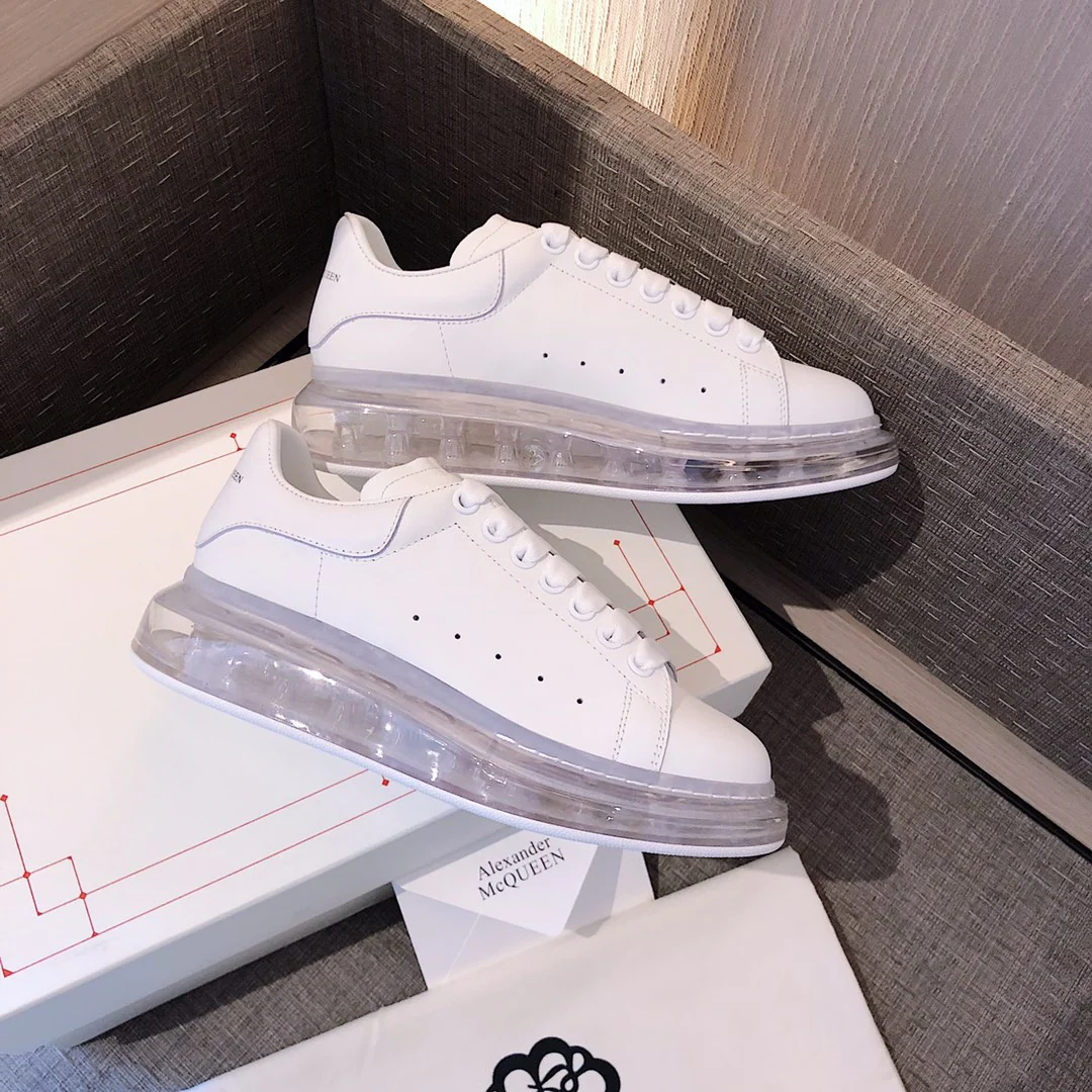 Белые кроссовки McQueen с прозрачной резиновой подошвой