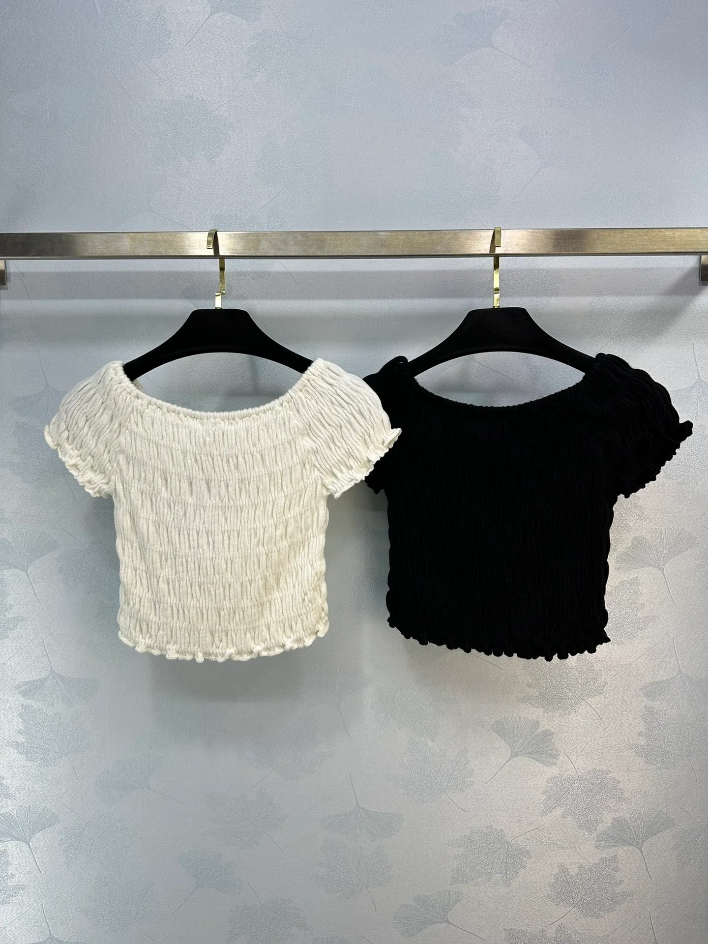 Celine - 2404 - 24ss Весна/Лето Новый вязаный топ с открытыми плечами - Два цвета