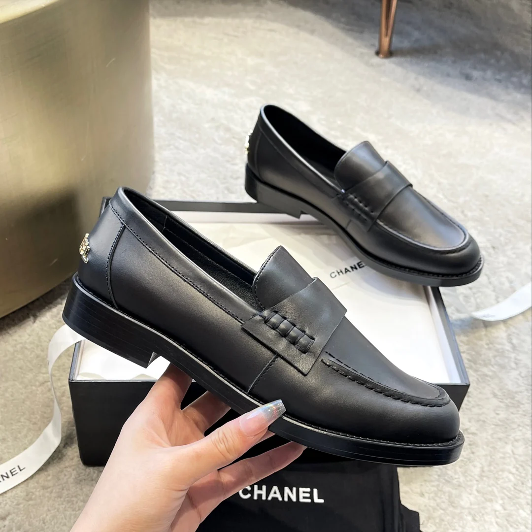 Новинка сезона весна/лето 2023 от Chanel — лоферы из серии Goddess.