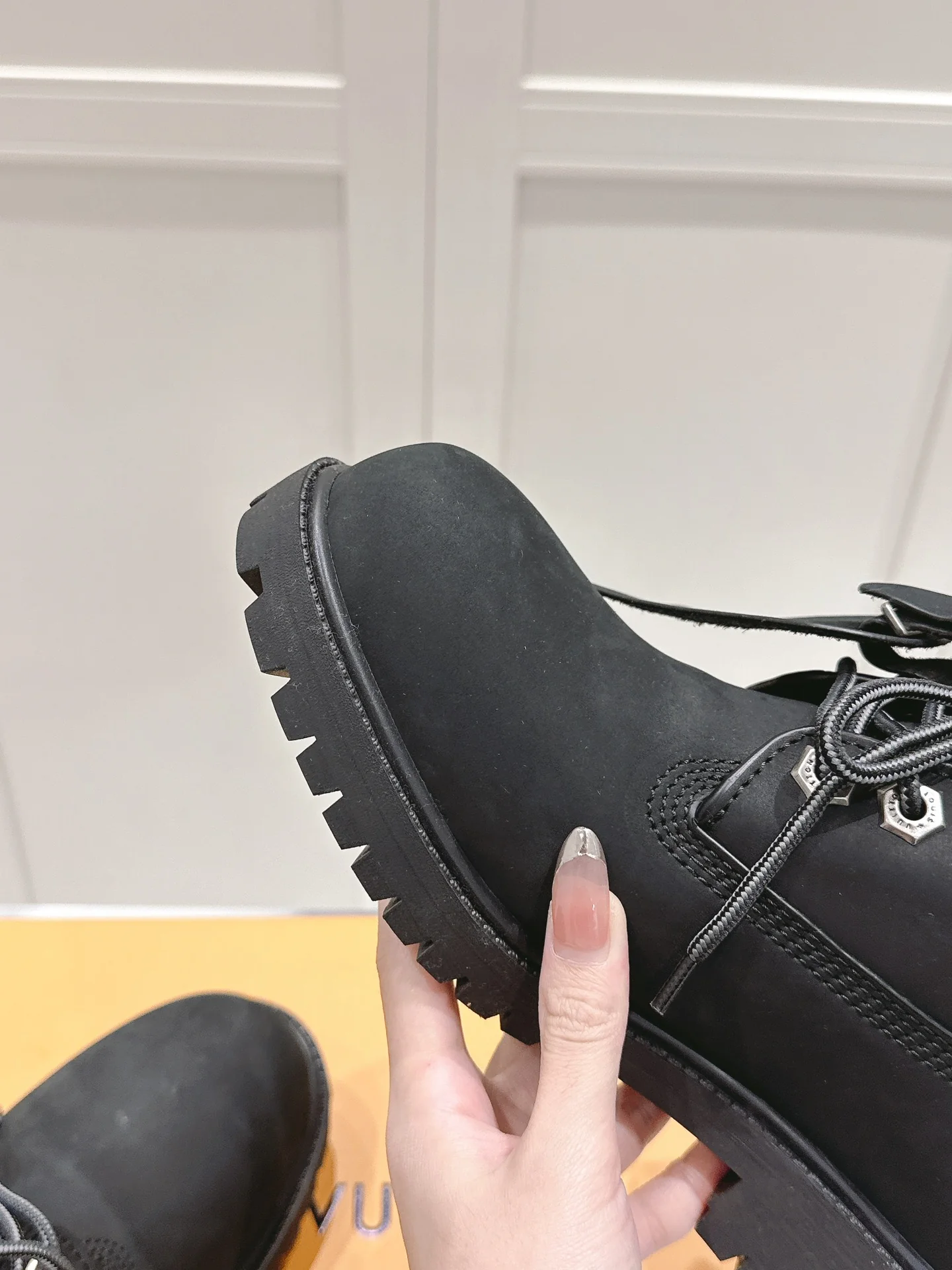 Коллекция LV-2024: Ретро ботинки Dr. Martens - Изображение из коллекции