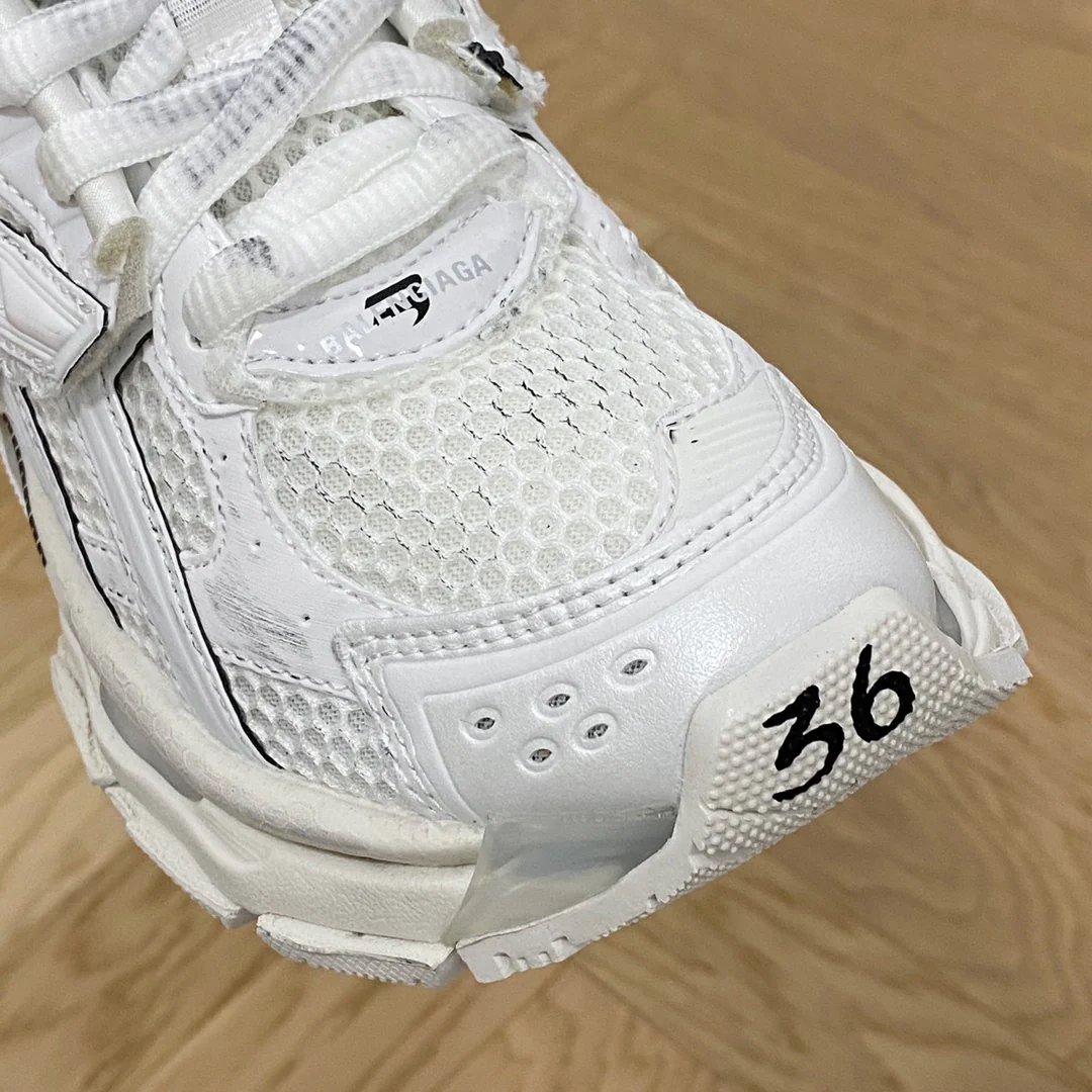 Кроссовки Balenciaga Runner Dad Shoes - белые