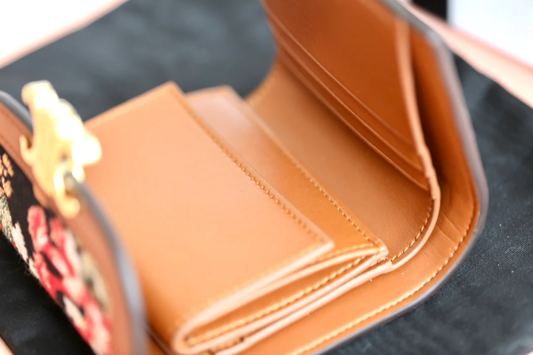 Маленький тканевый кошелек Celine Triomphe с вышивкой - цветочный узор.