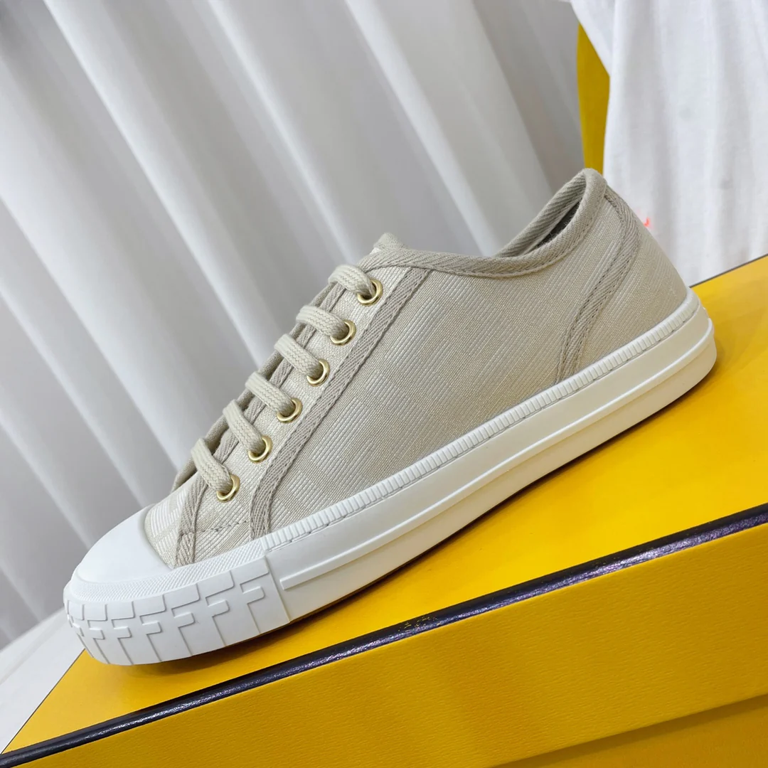 Новинка сезона осень/зима 2022 от Fendi - Туфли из канваса с монограммой - Парные модели