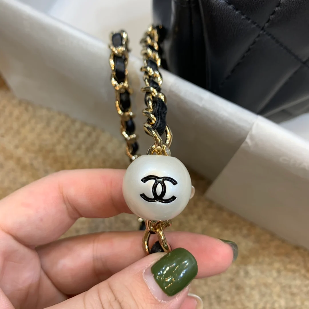Сумка Chanel CF Pearl из коллекции Весна/Лето 2020 - Черная - 18 см - 1