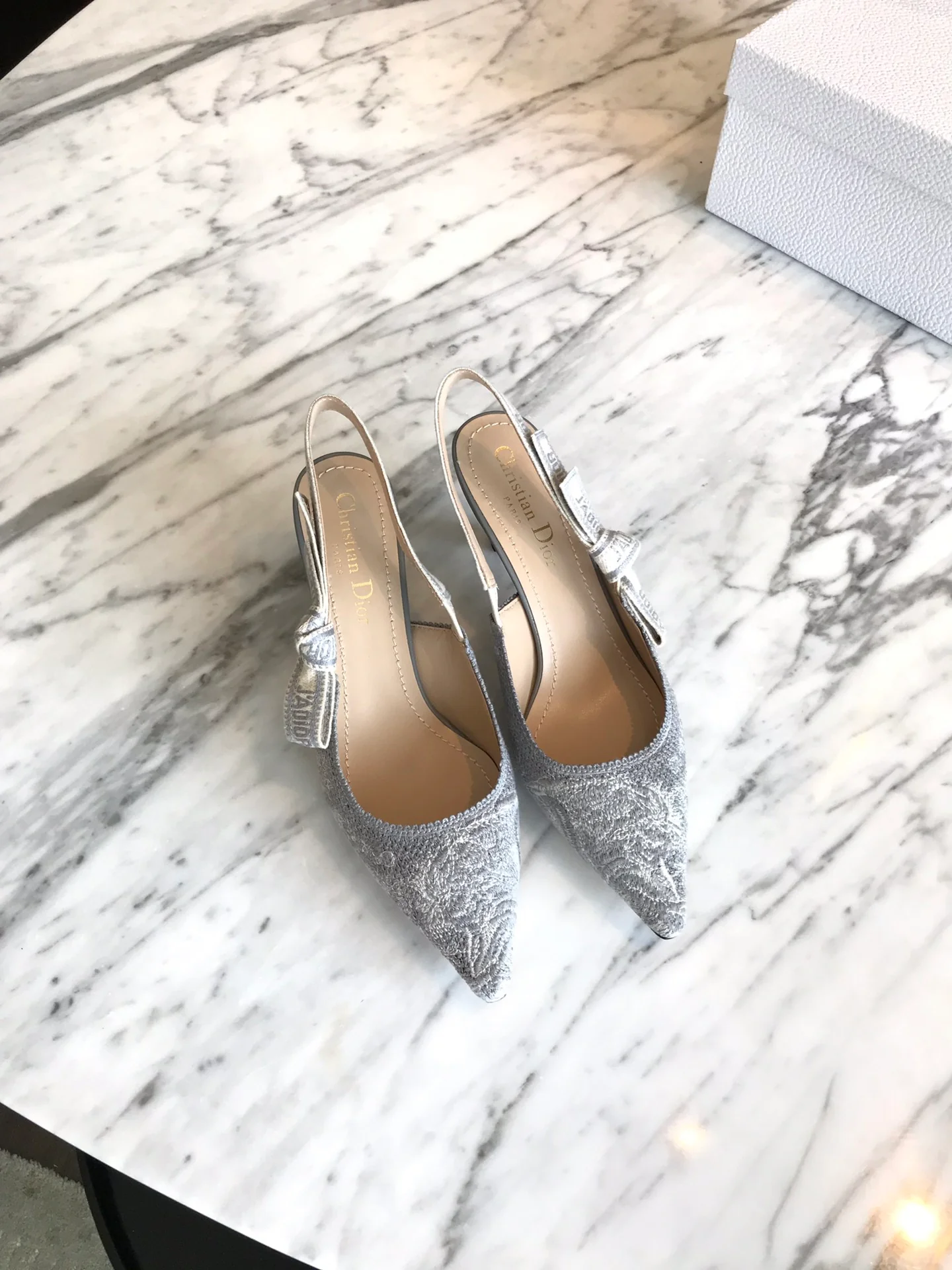 Dior - Босоножки на низком каблуке с острым носком