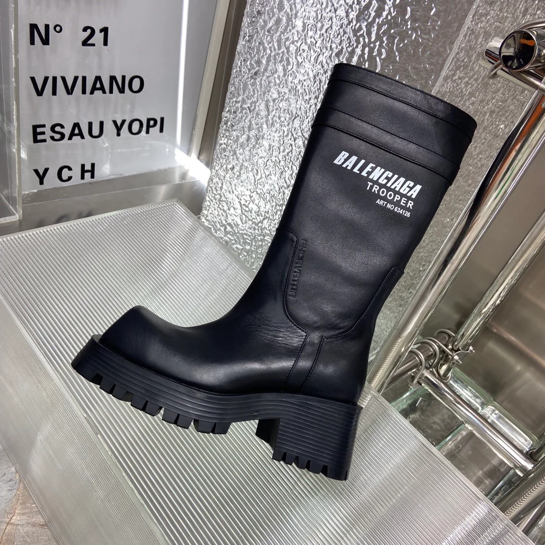 Высокие сапоги Balenciaga Trooper с квадратным носком, коллекция осень/зима 2023.