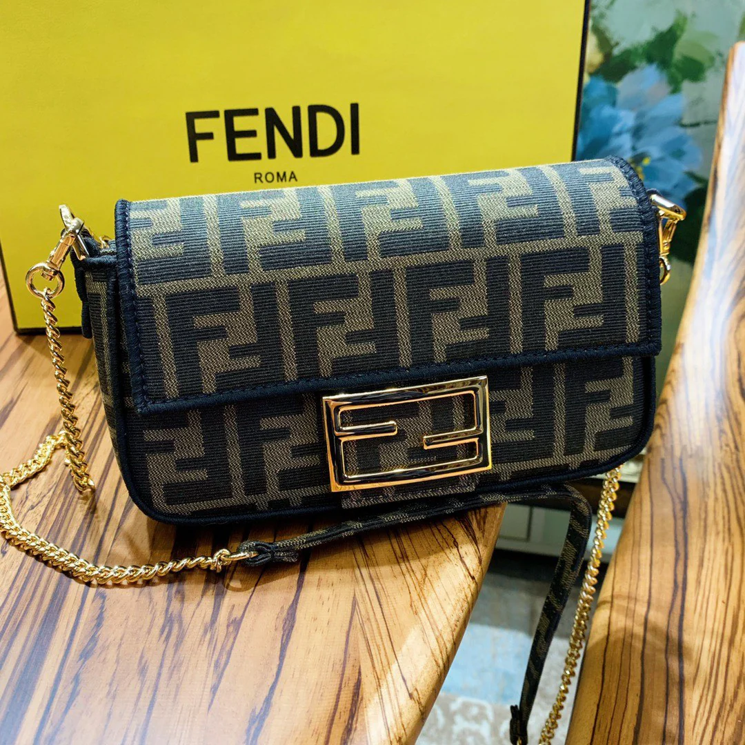 Fendi Baguette - Маленький коричневый бублик с монограммой