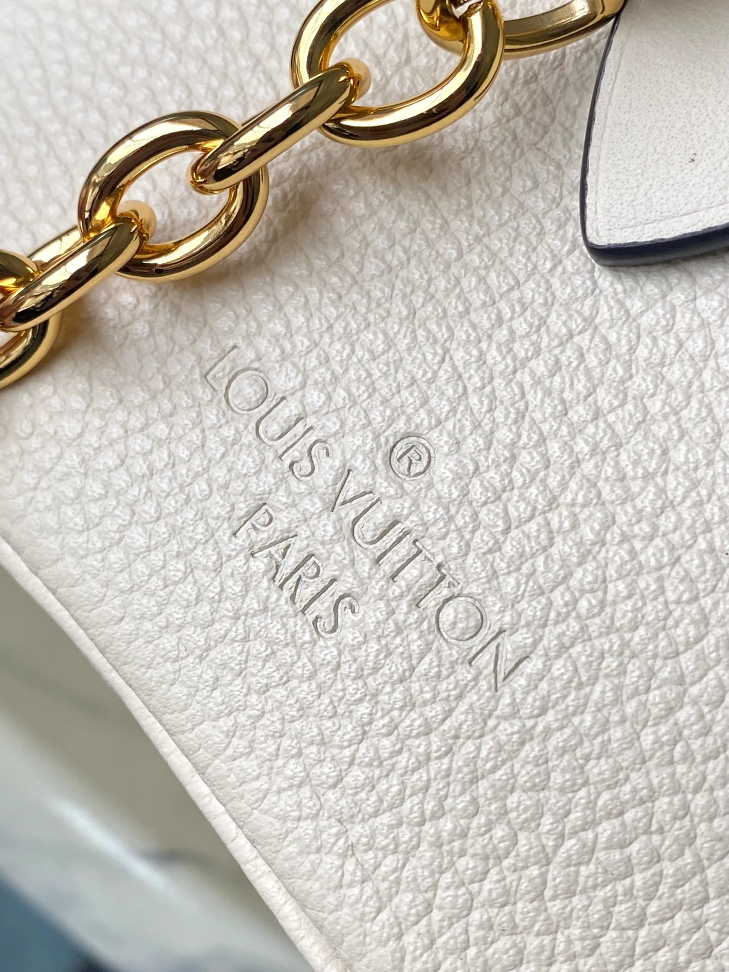 m58954-LV-speedy-20-Сумка-кроссбоди-Кремово-белый