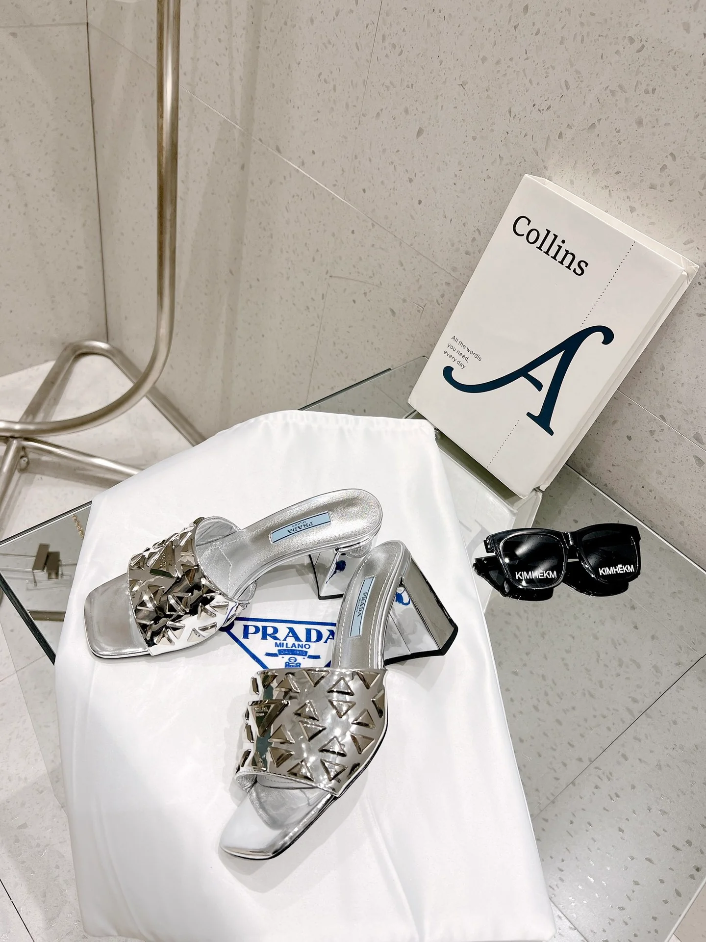 Новинка сезона весна/лето 2023 от Prada - туфли на высоком каблуке с заклепками - 7 см