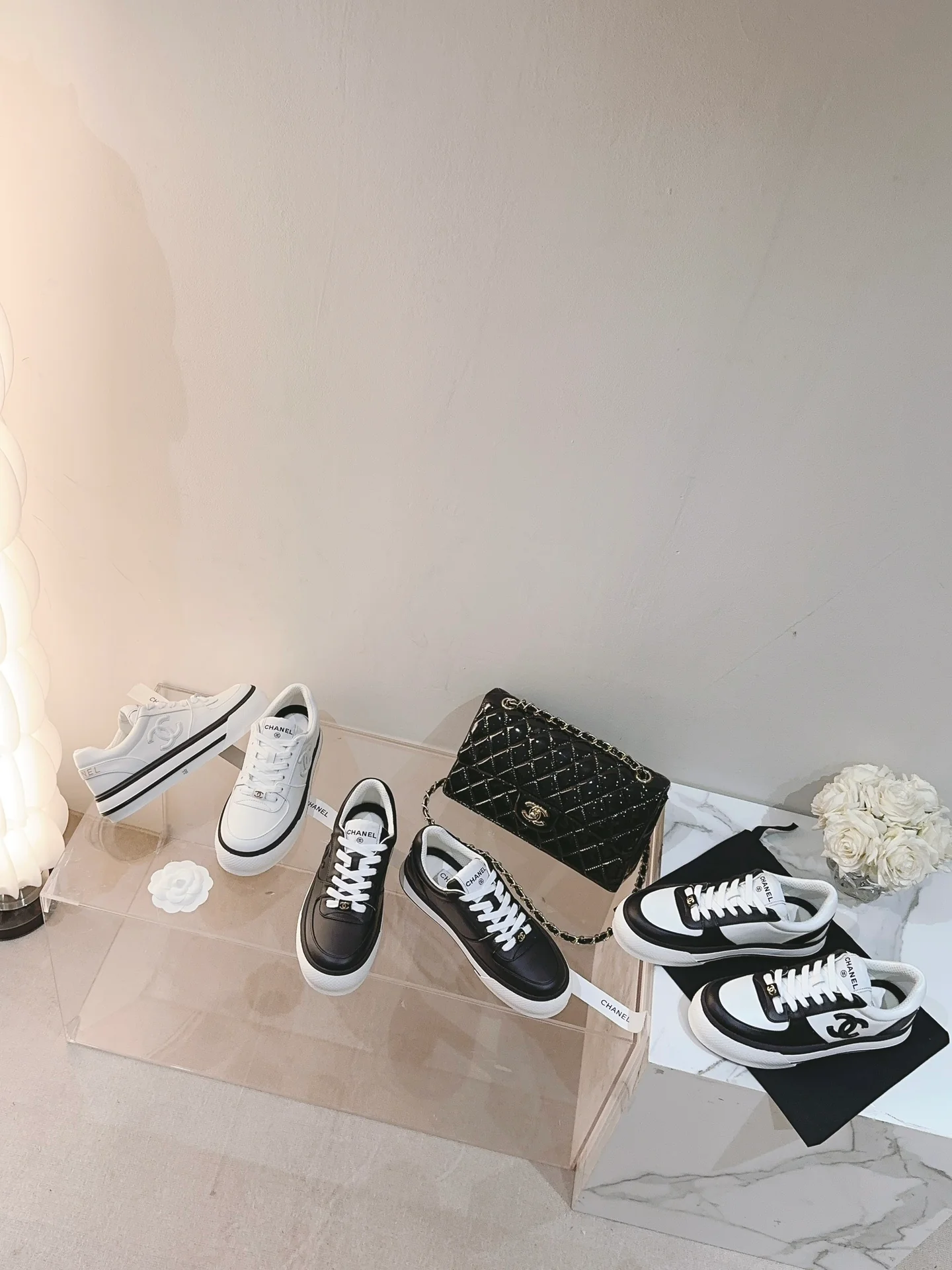 Новые поступления коллекции Chanel весна/лето 2023 - Кроссовки - Повседневные кроссовки - Черные