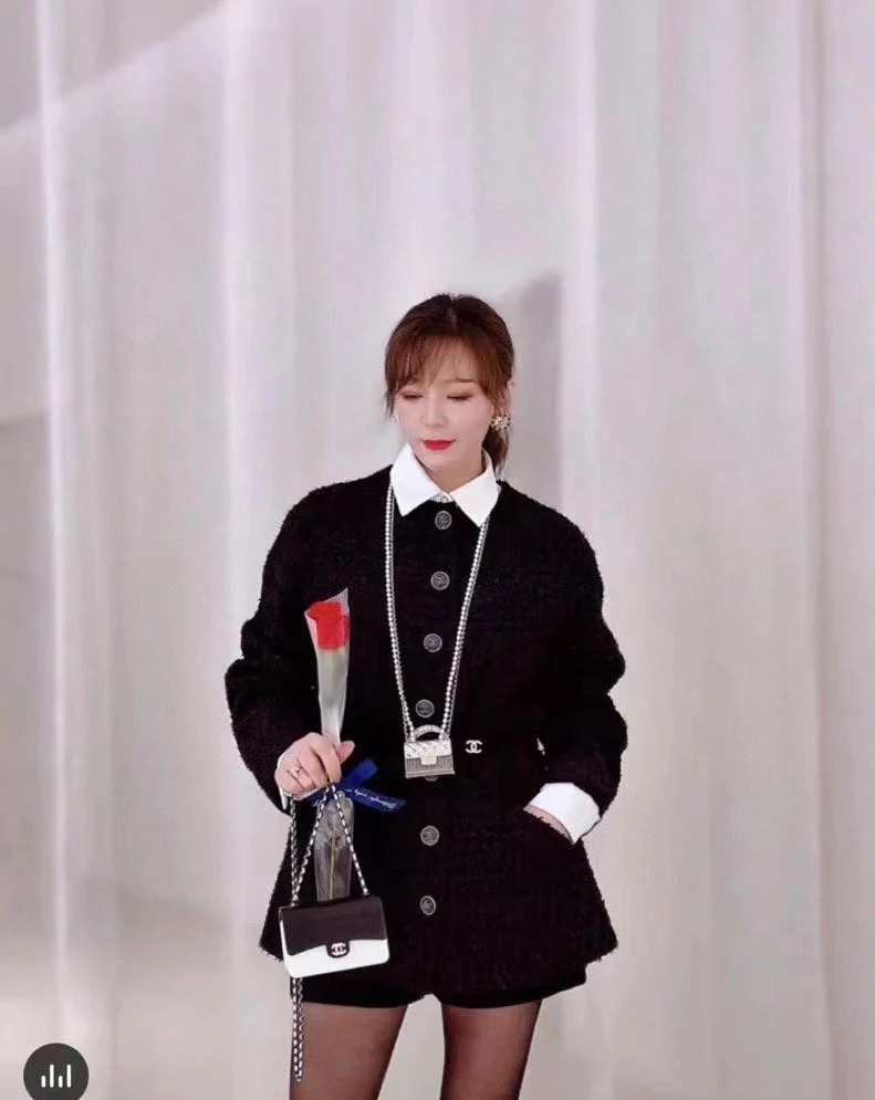 Новые поступления коллекции Chanel весна/лето - черно-белый акриловый CF