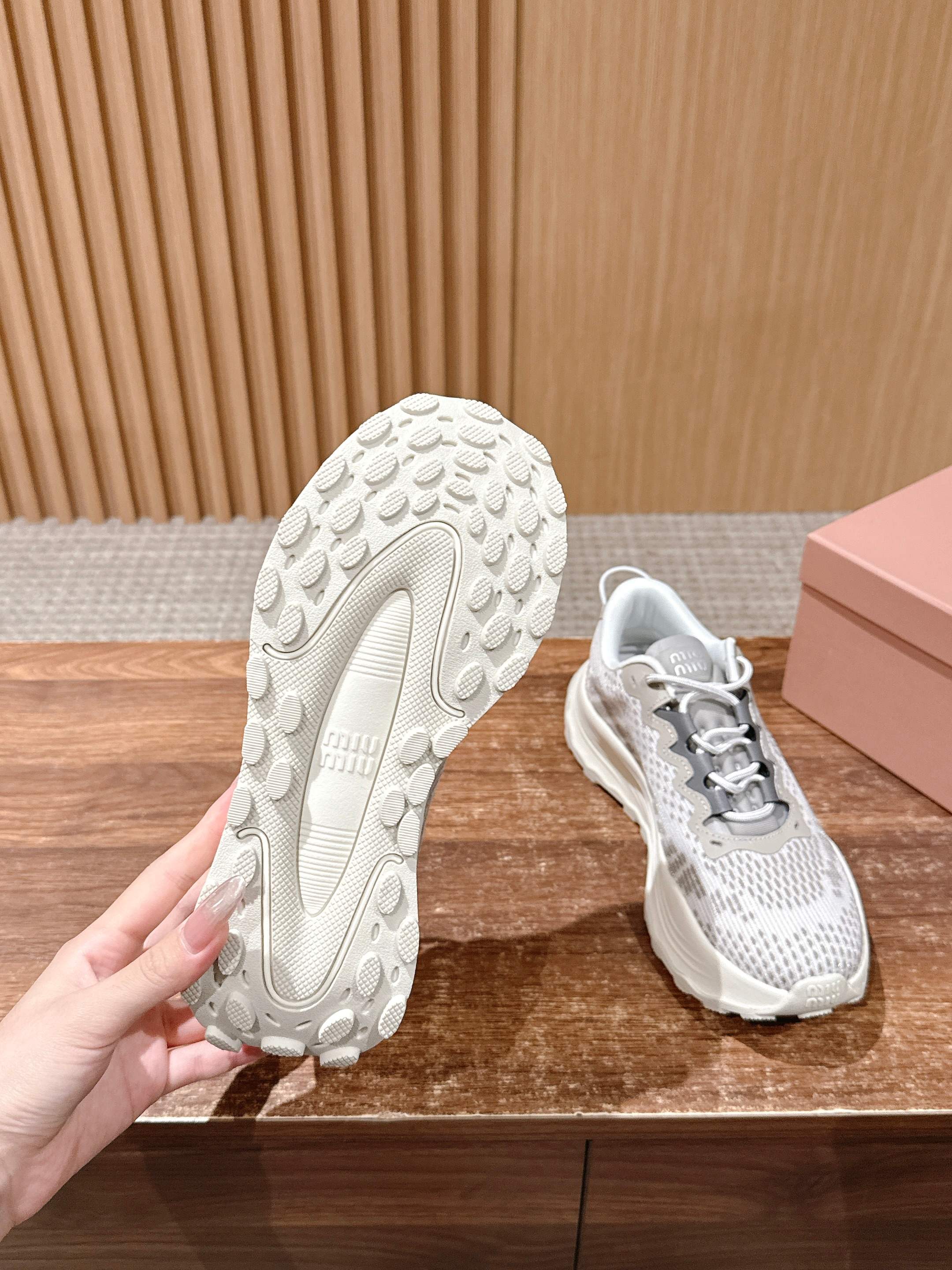 Кроссовки на платформе Miu Miu - серые