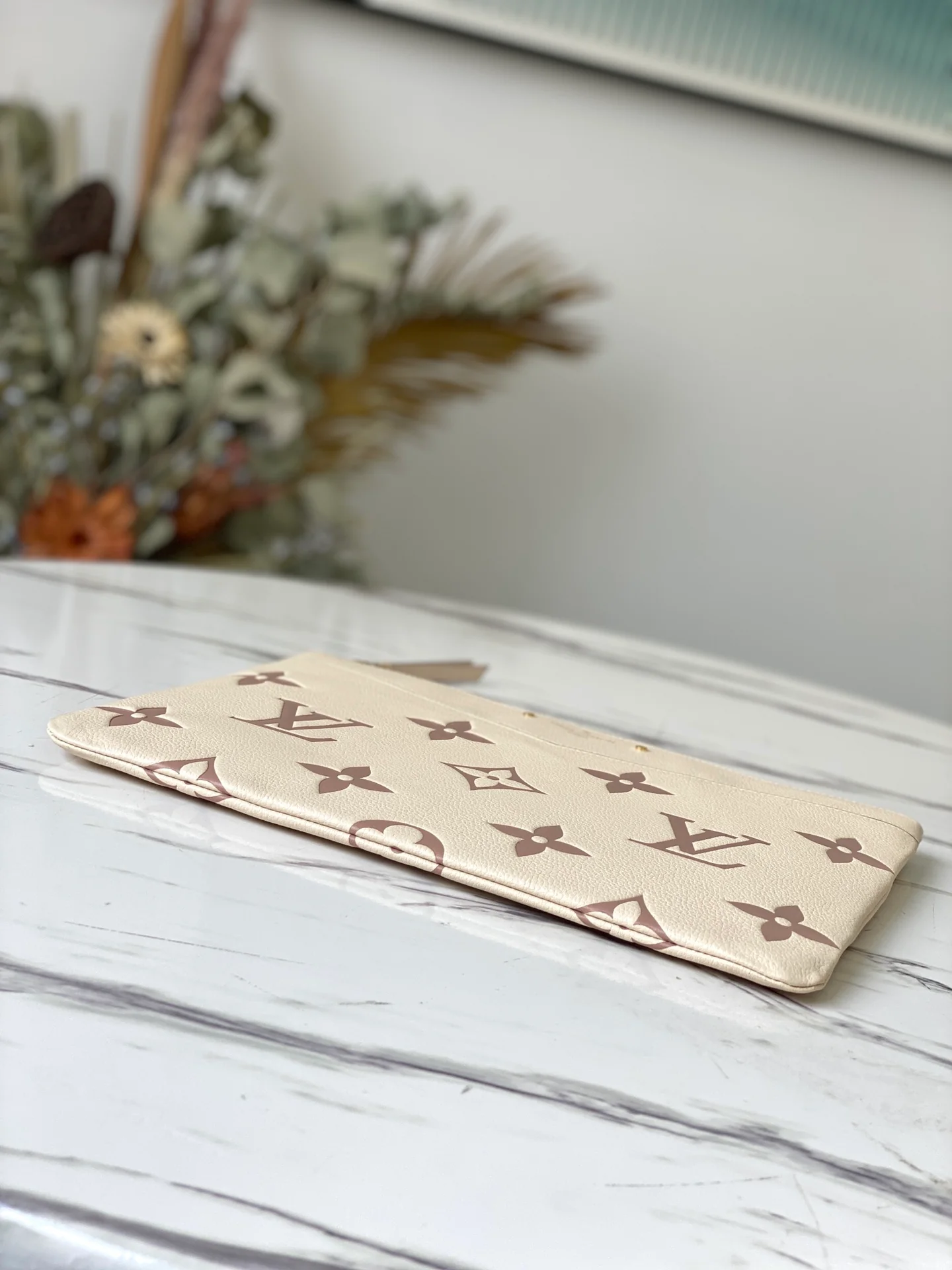 lv-m80174-daily-clutch bag