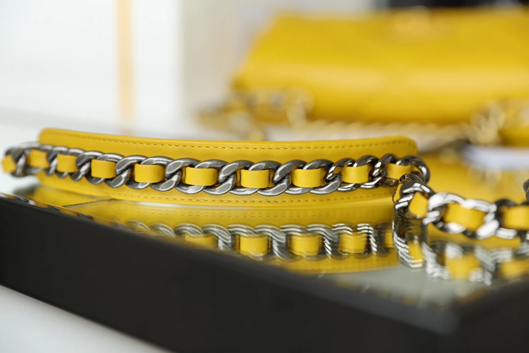 Сумка Chanel 19 - маленькая, желтая