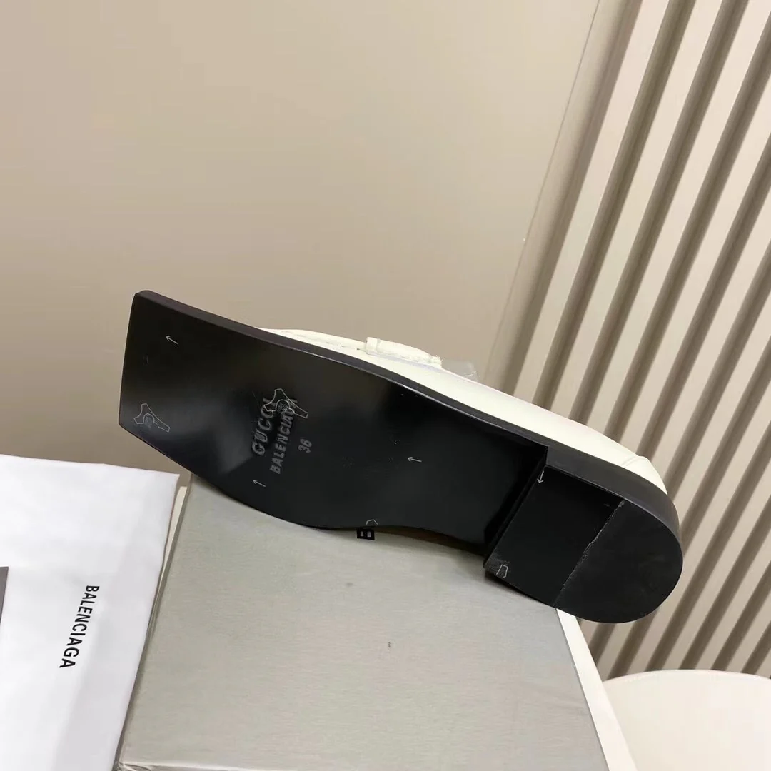 Balenciaga - Обувь в афро-стиле