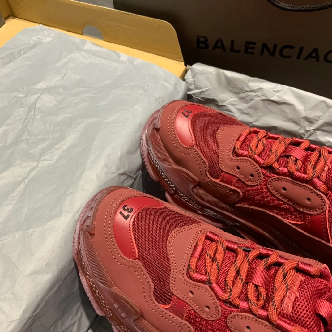 Li Shi - Папины кроссовки - Темно-красные