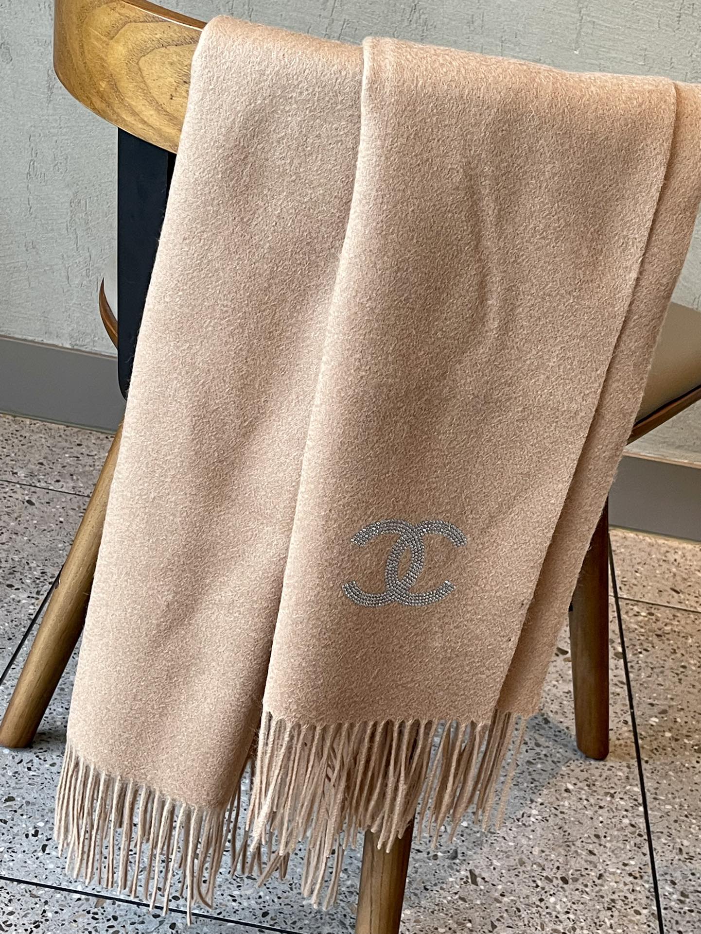 Chanel - Кашемировый шарф, украшенный бриллиантами - 180-70-102 см - Абрикосовый