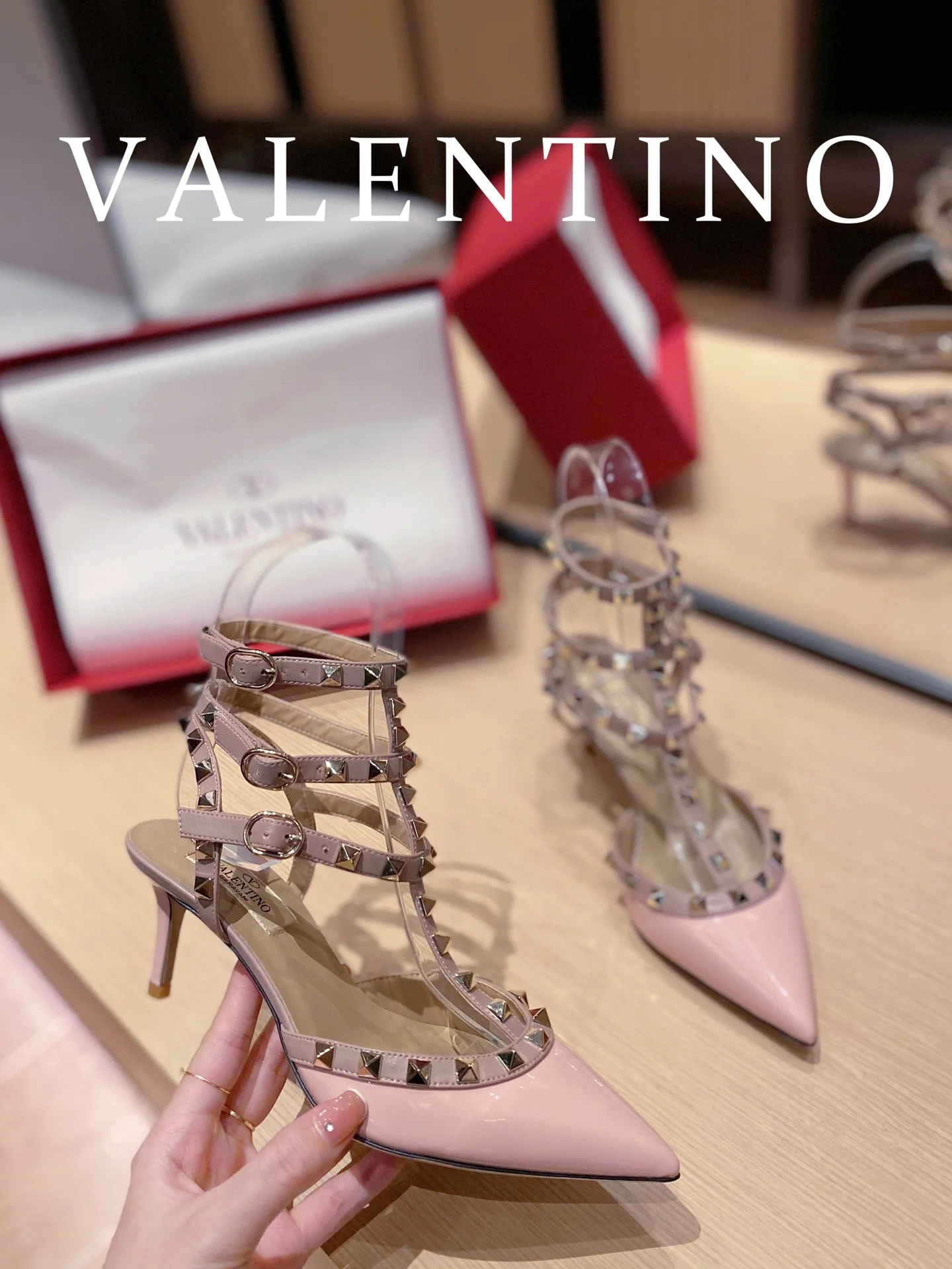 Valentino - Розовые балетки с острым носком и стразами