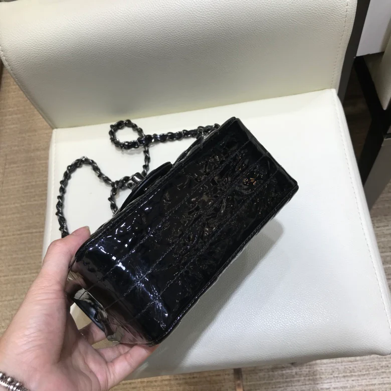 Коллекция Chanel Весна/Лето 2018 - Плиссированная металлизированная кожа - Телячья кожа - Сумка CF - 17 см - 1