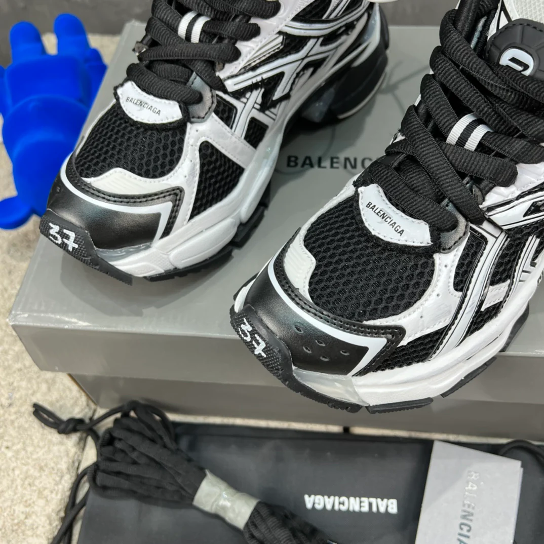 Кроссовки Balenciaga Runner - унисекс - черно-белые