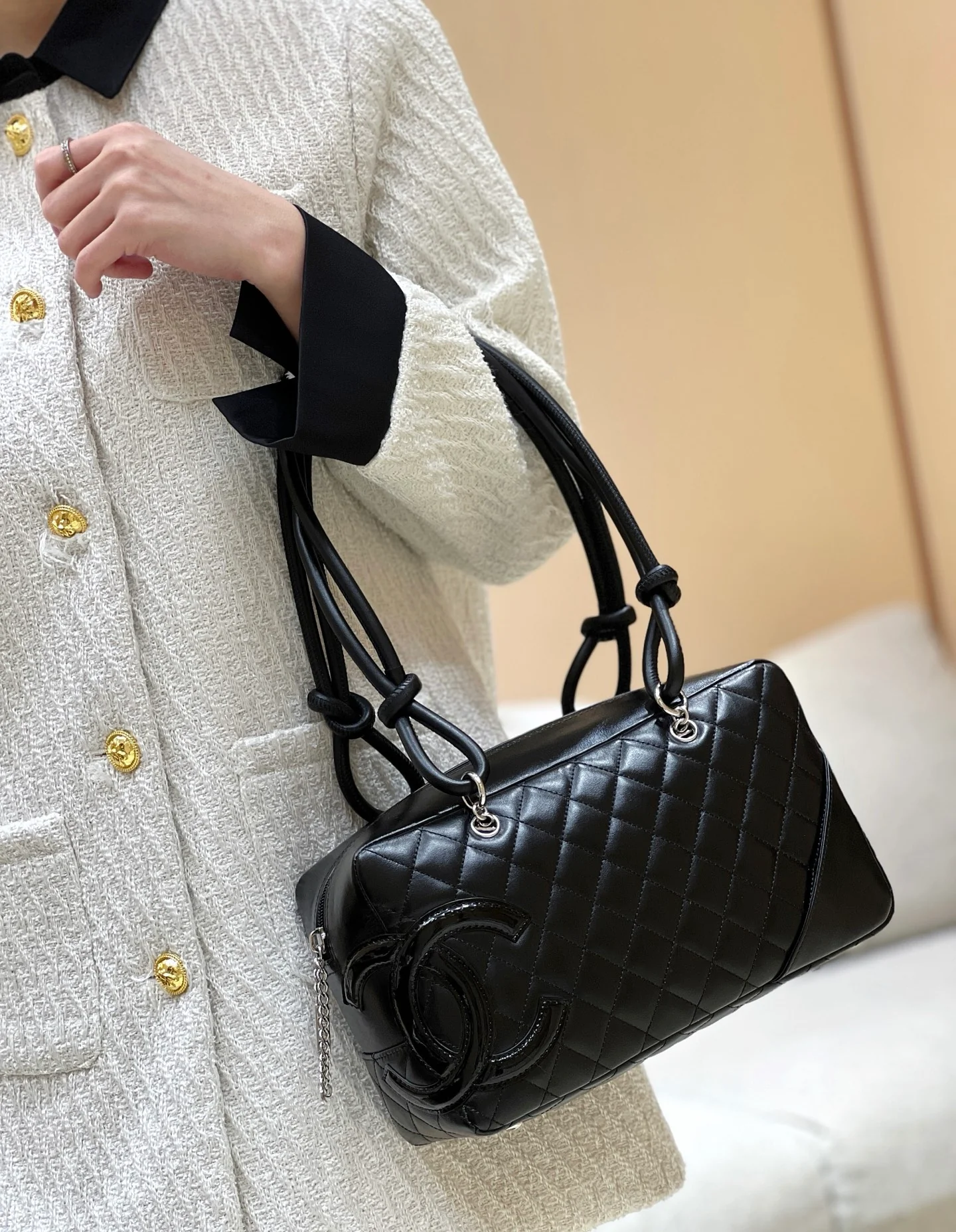 Chanel - Классическая, вневременная винтажная большая сумка-подушка Kang Peng