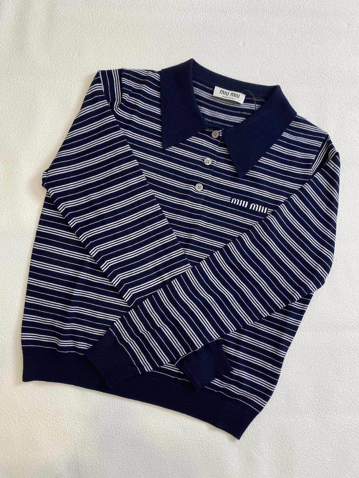 Miu Miu - 2404 - Новинка ранней весны. Вязаный свитер с длинными рукавами и воротником - темно-синий.