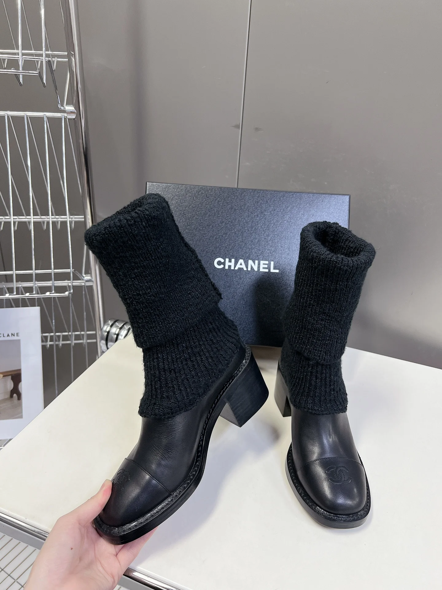 Ботильоны-носки на высоком каблуке Chanel 2024 — черные
