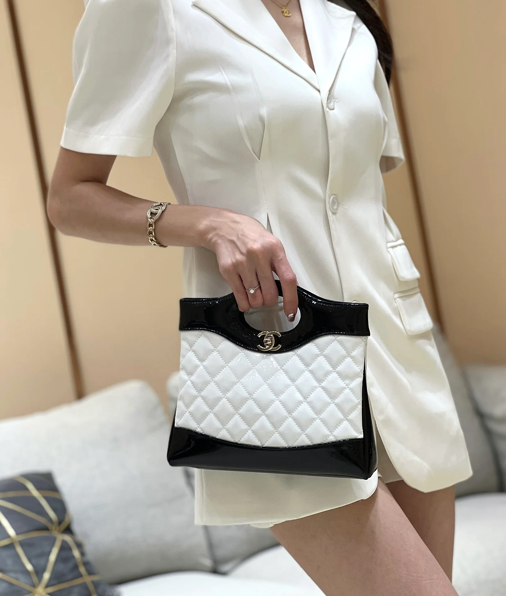 Коллекция Chanel Pre-Fall 2023 - сумка 31bag - черно-белая - мини