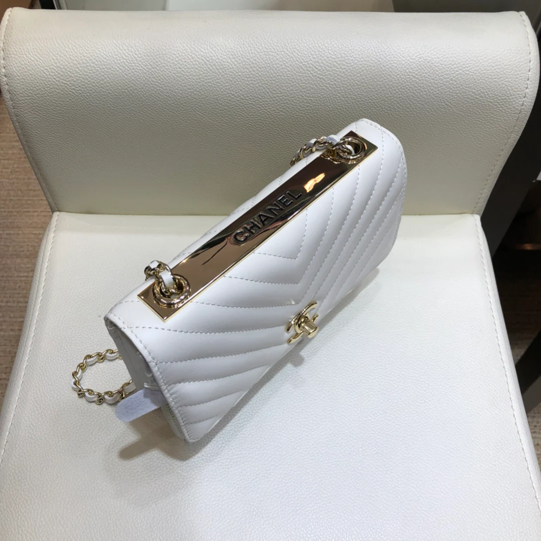 Chanel-trendy-cc-woc-19cm-1