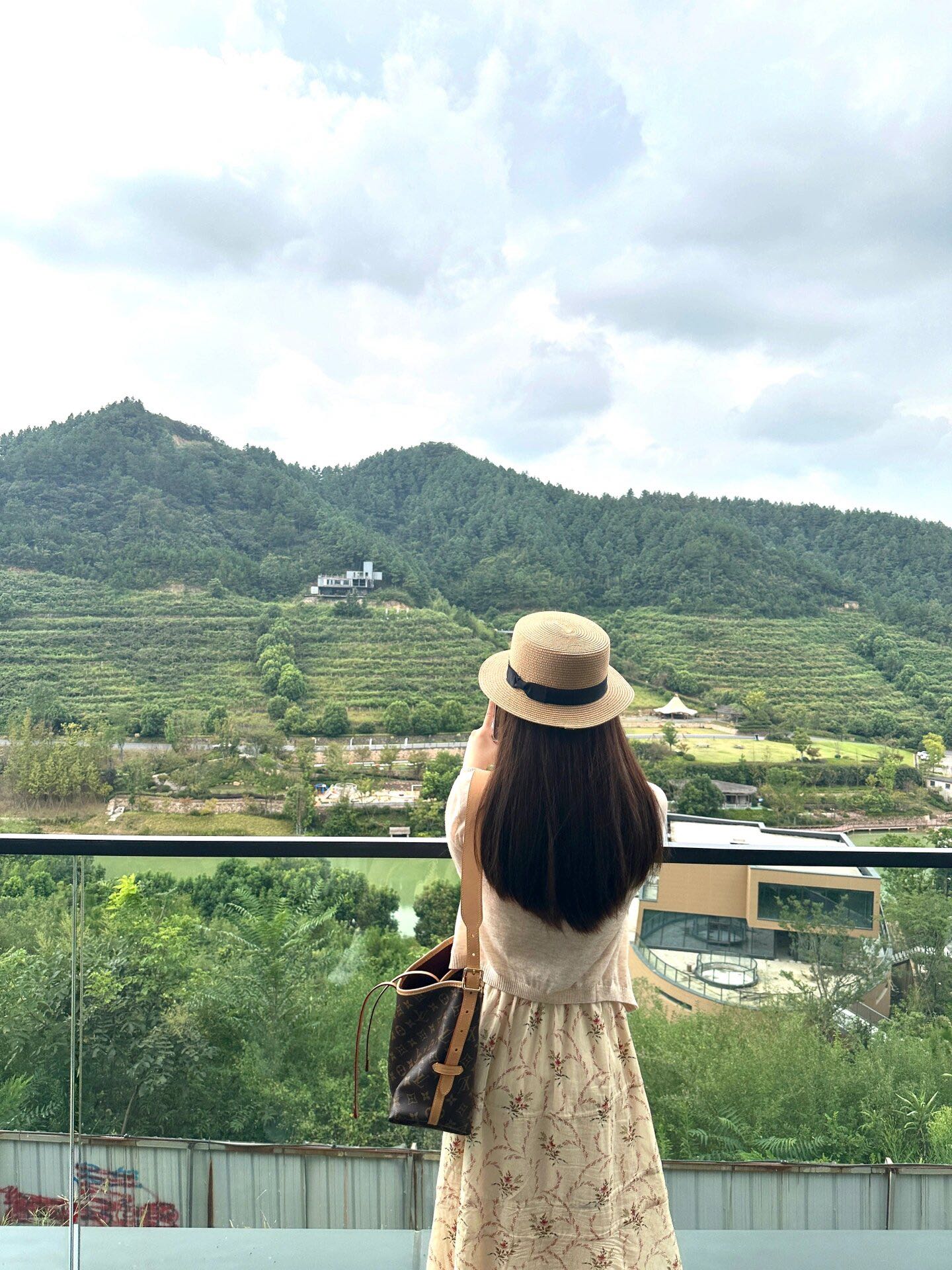 m46203-LV-carryall-pm-Shoulder Bag-Classic Monogram Canvas