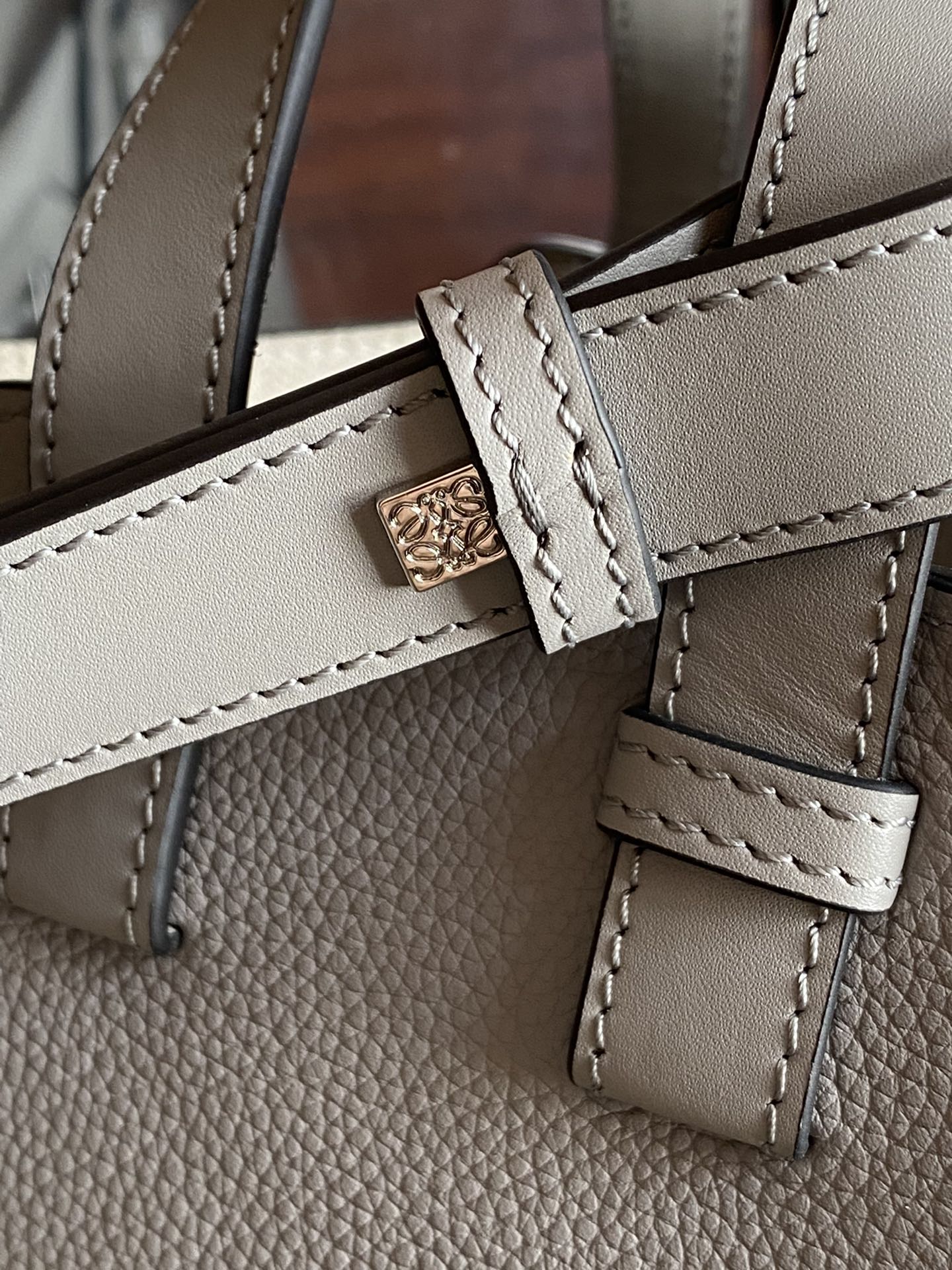 Сумка Loewe Hammock - зернистая телячья кожа - маленькая - серая