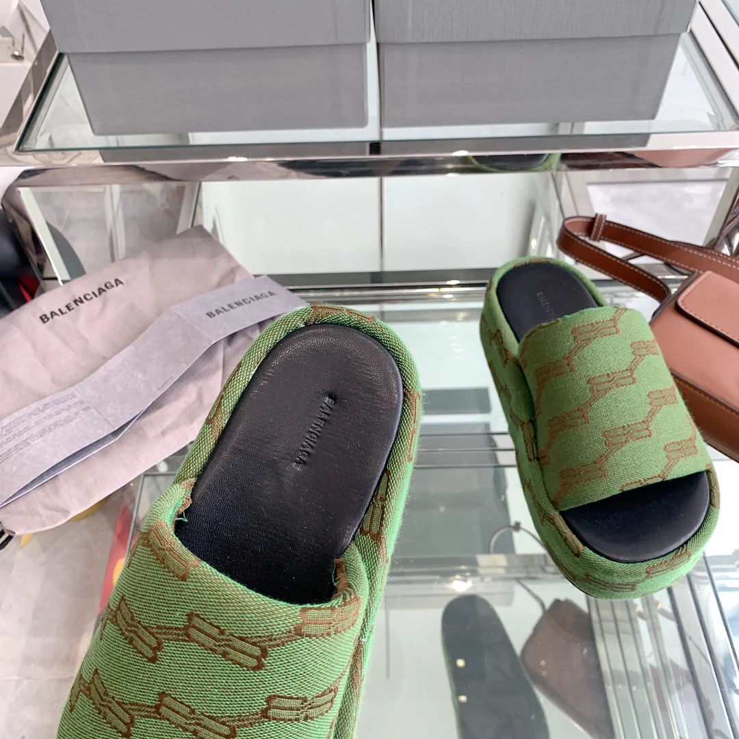 Balenciaga Весна/Лето 2023 - Тапочки на платформе с вышивкой - Зеленые