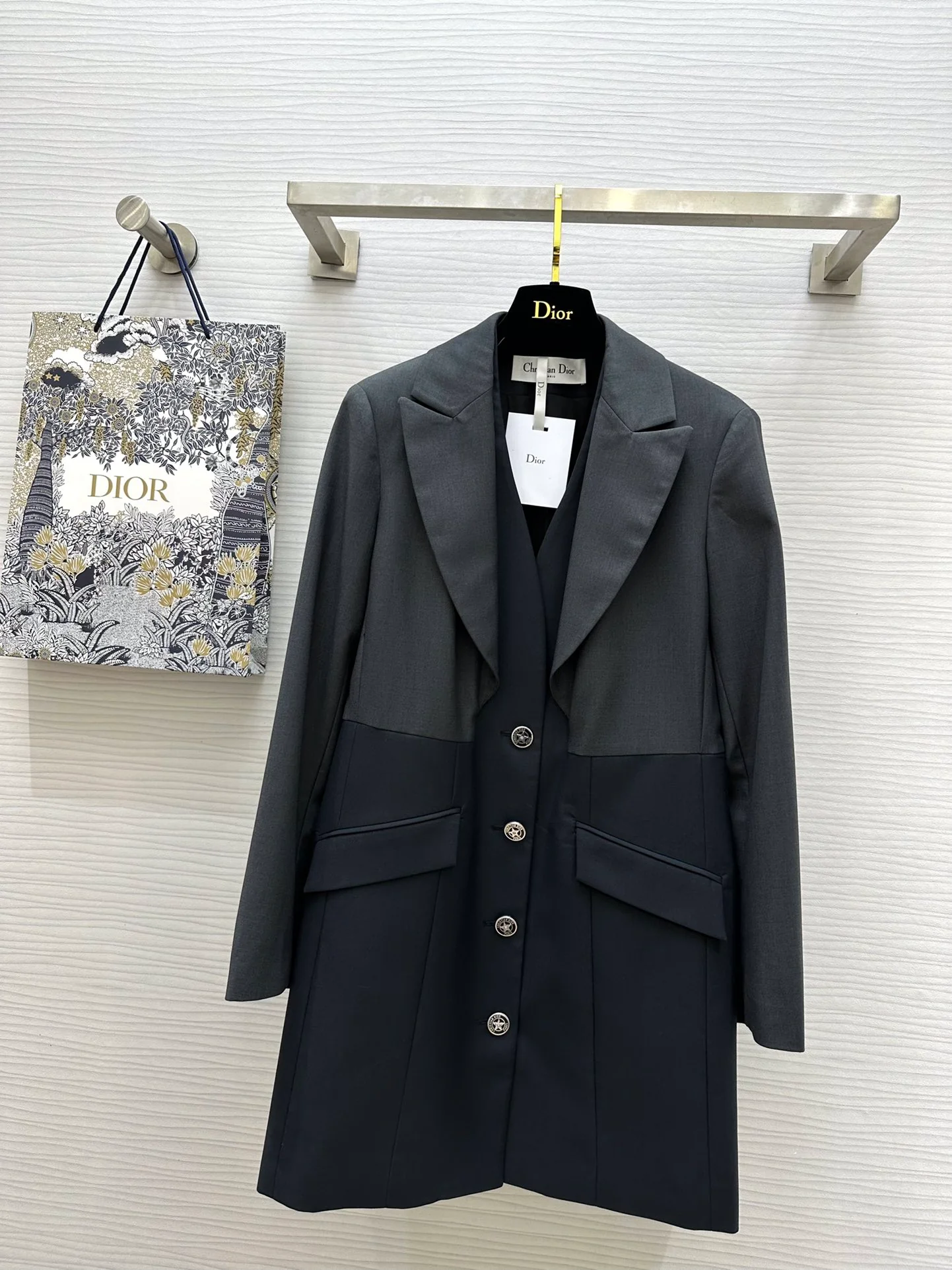 Dior - 2403-24 Ранняя весна. Новый элегантный длинный блейзер.