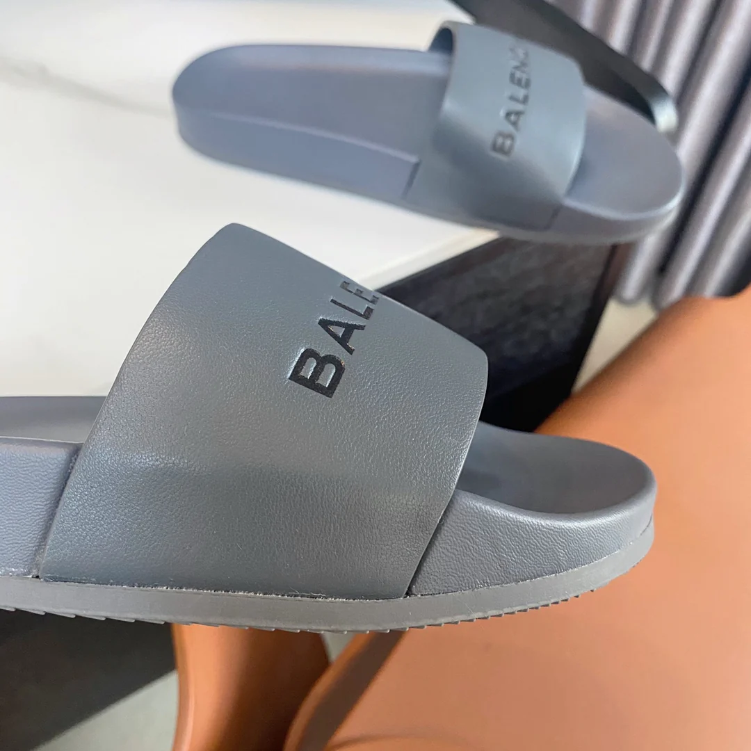 Balenciaga - Серые тапочки