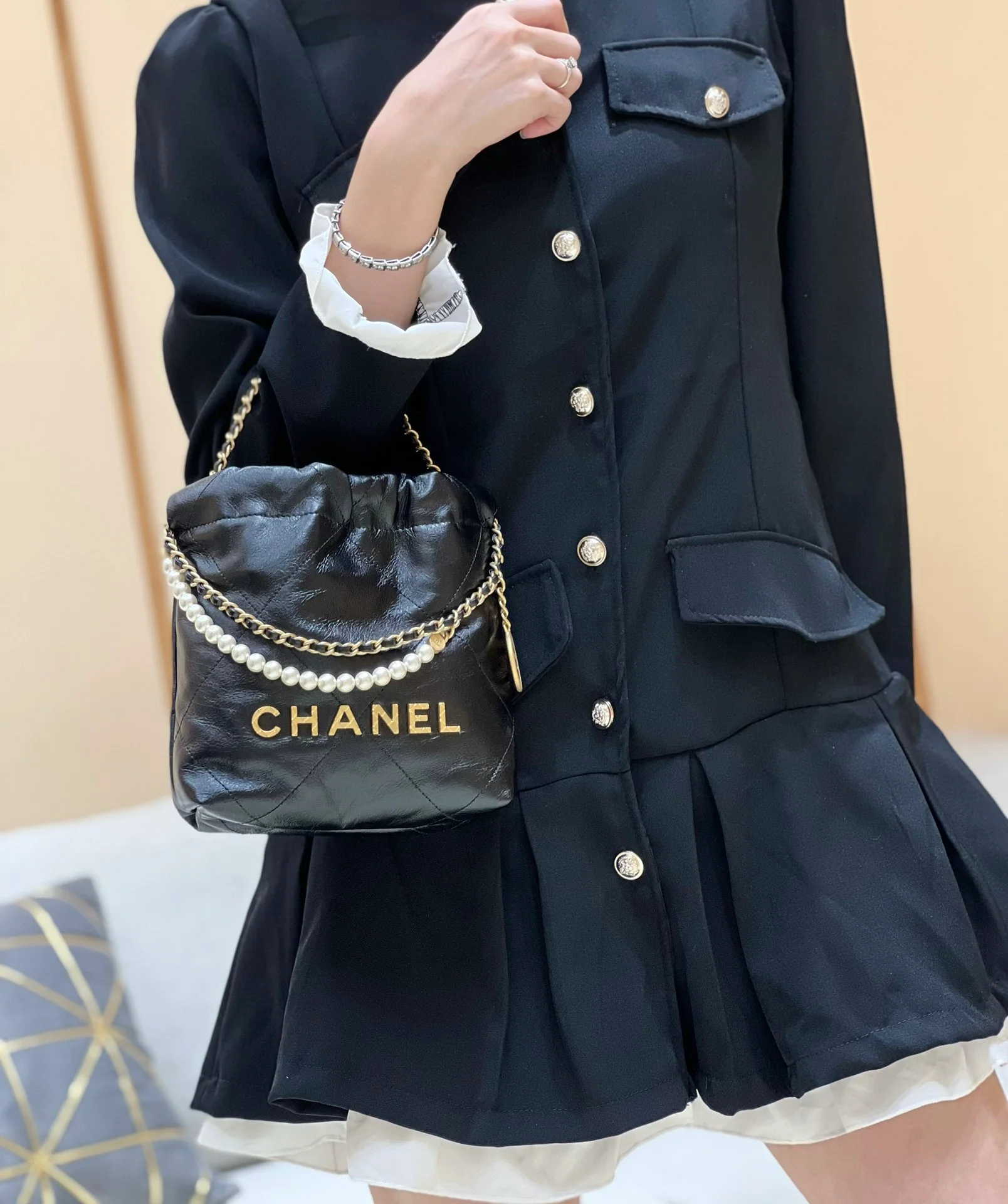 Сумка Chanel No. 22 - черная - двойная цепочка - жемчужная цепочка