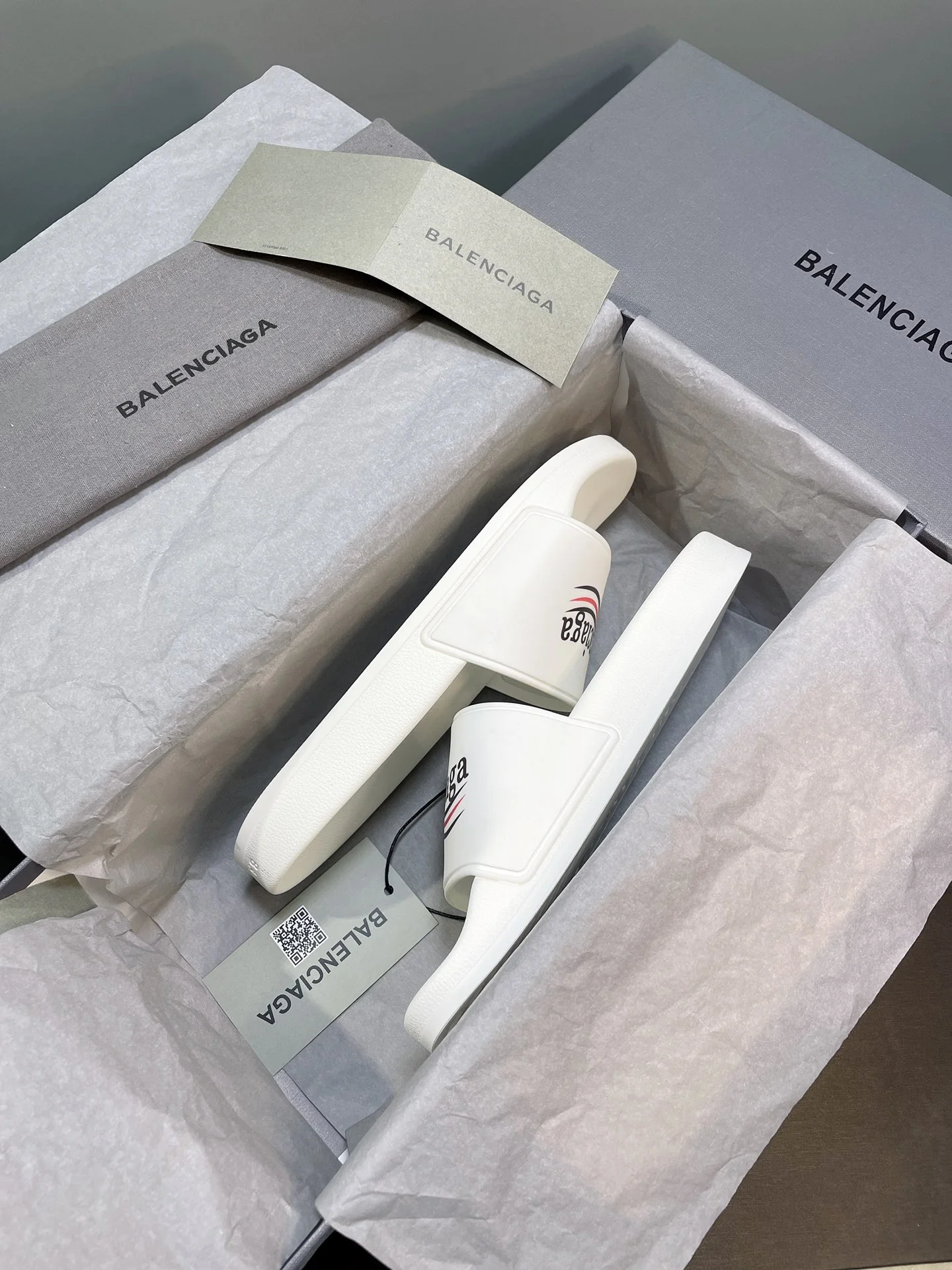 Balenciaga - Новая модель 2022 года - Тапочки с эффектом памяти и улучшенной упругостью - 2 шт.