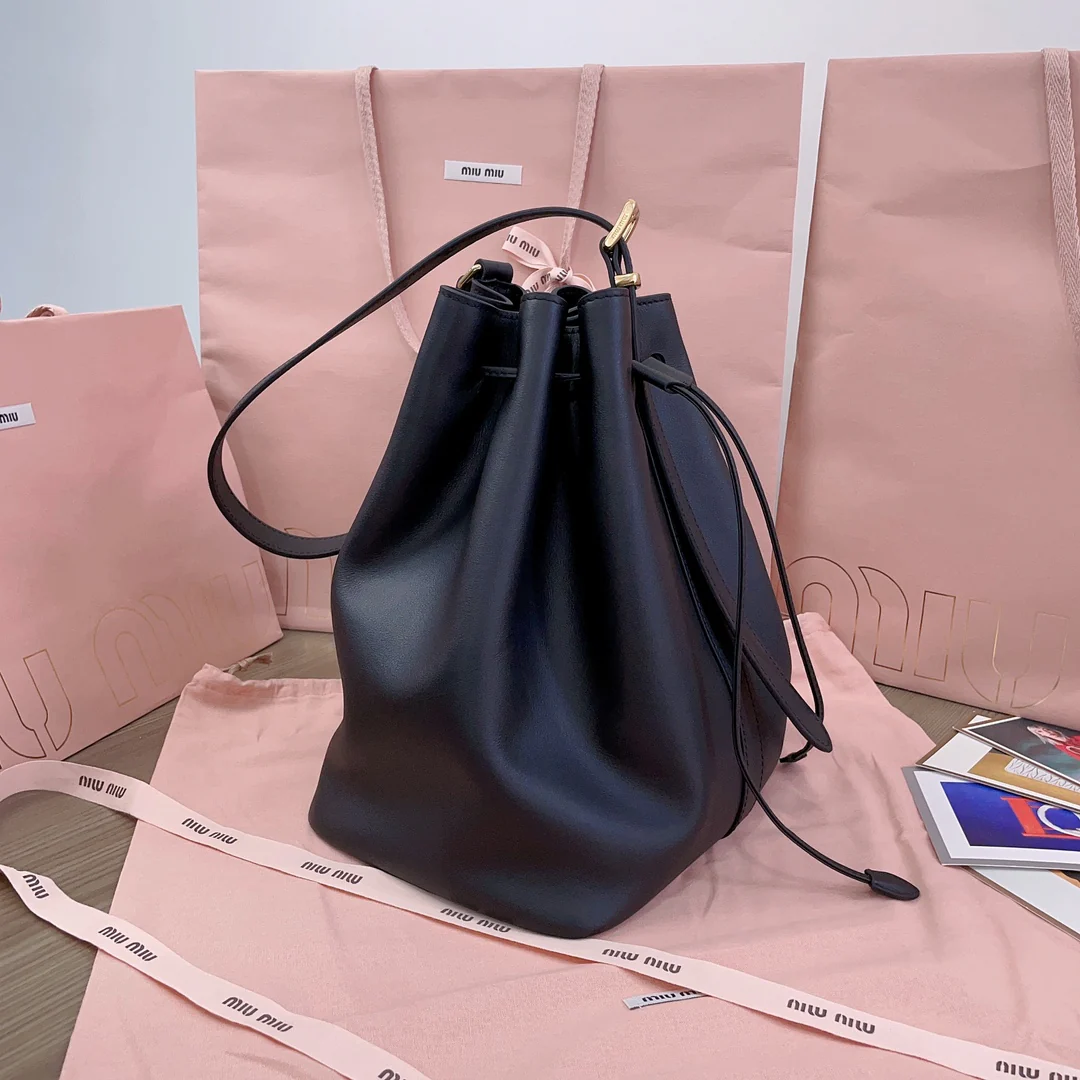 Miu Miu-5be089 - Импортная сумка-ведро из телячьей кожи