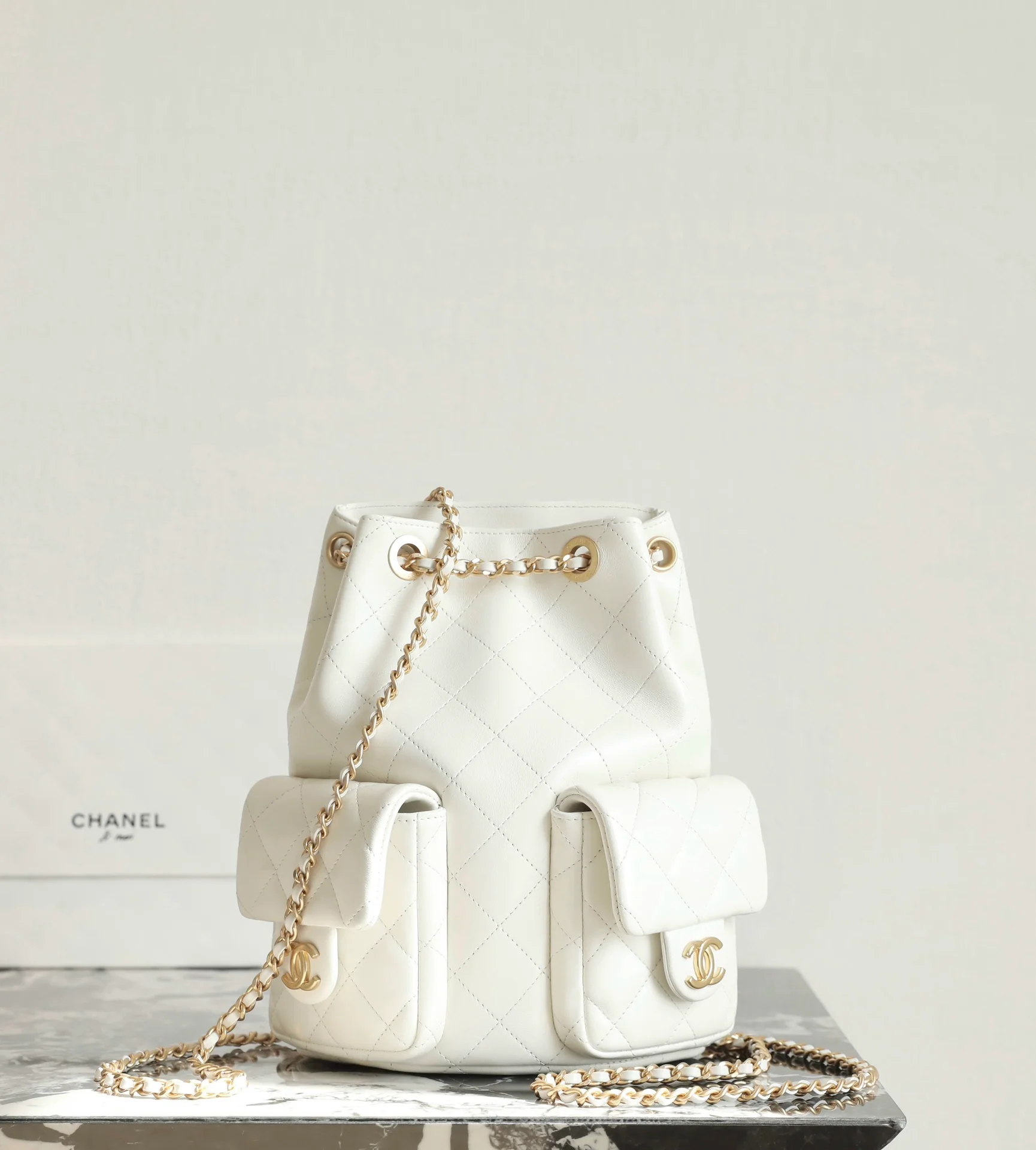 Рюкзак Chanel 25c на завязках - белый