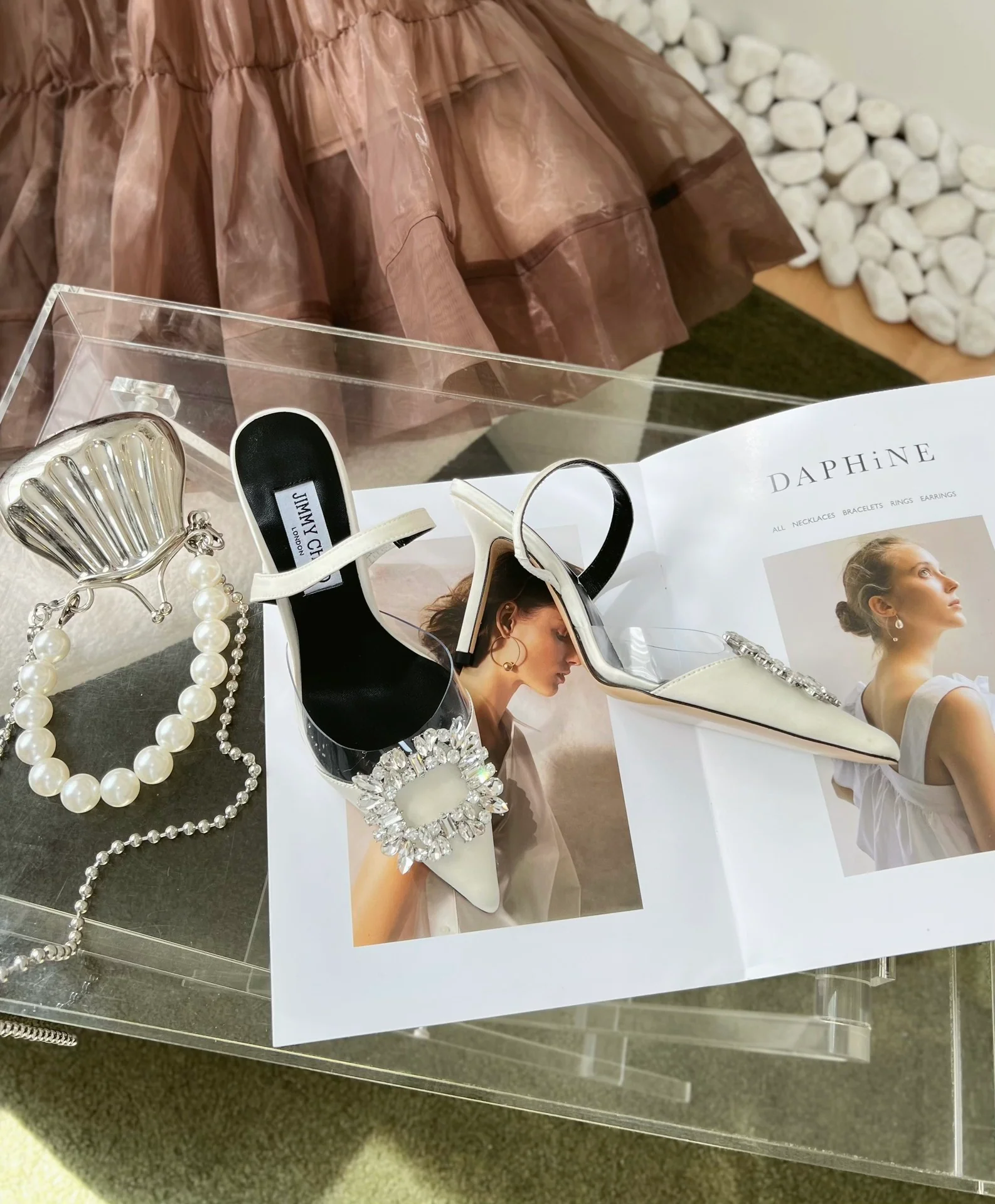 Босоножки на шпильке Jimmy Goddess Series с бриллиантовой пряжкой - белые