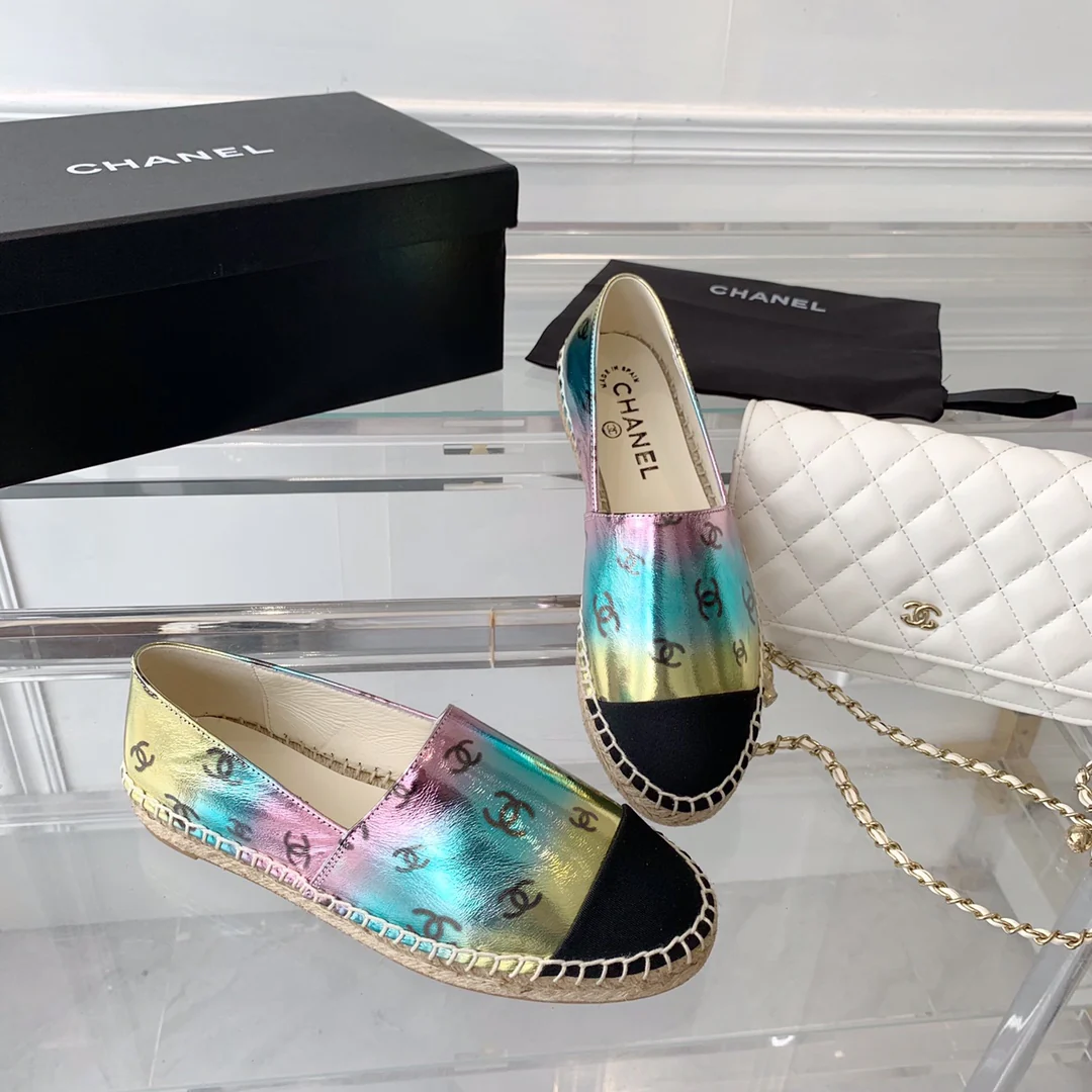 Новинка сезона весна/лето 2023 от Chanel - Переливающиеся рыбацкие туфли - Яркие