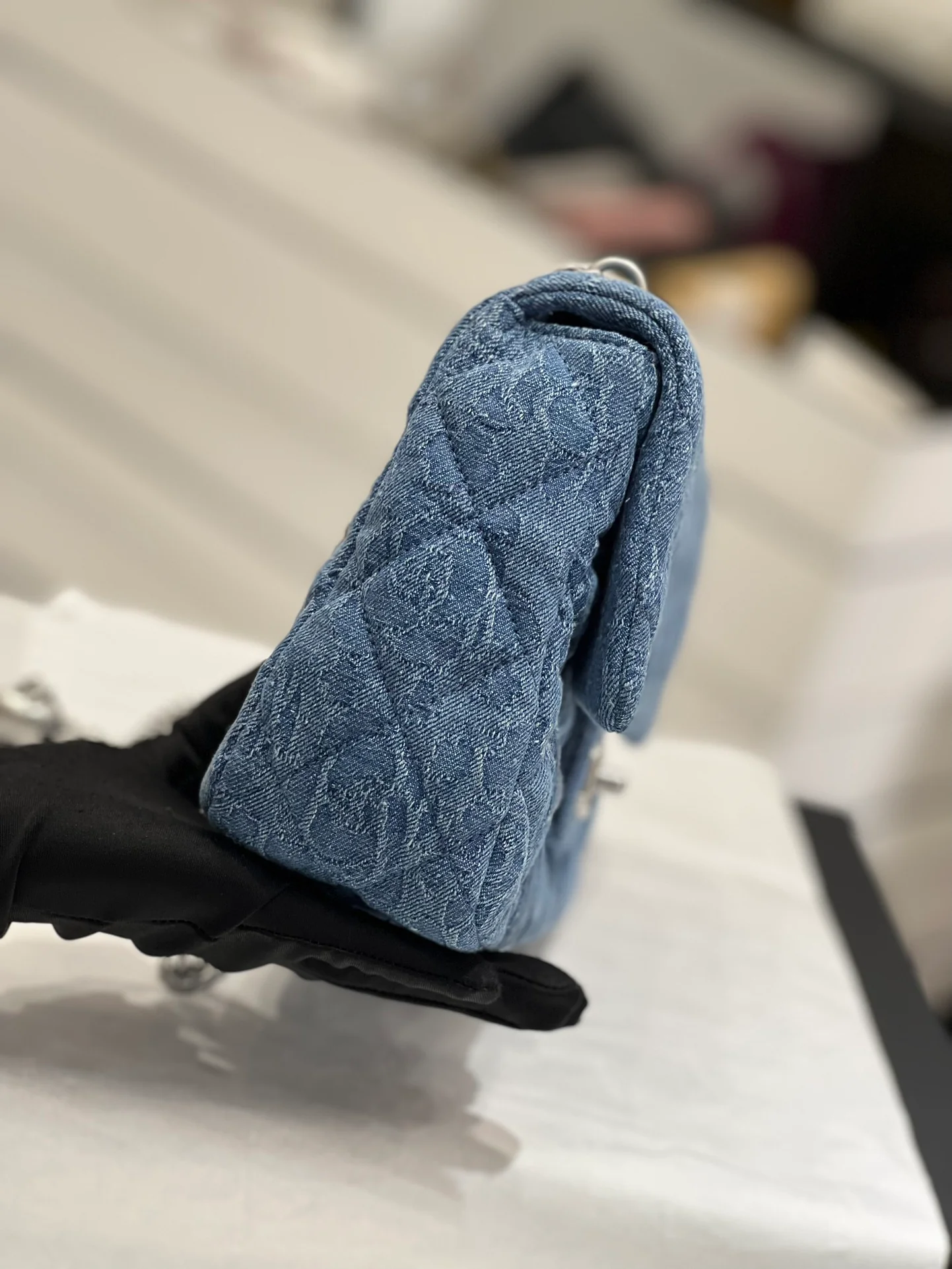 Коллекция Chanel Весна/Лето 2023 - Джинсовый узел в форме сердца с камелией - Квадратный - Светло-голубая серебряная пряжка - 24 см