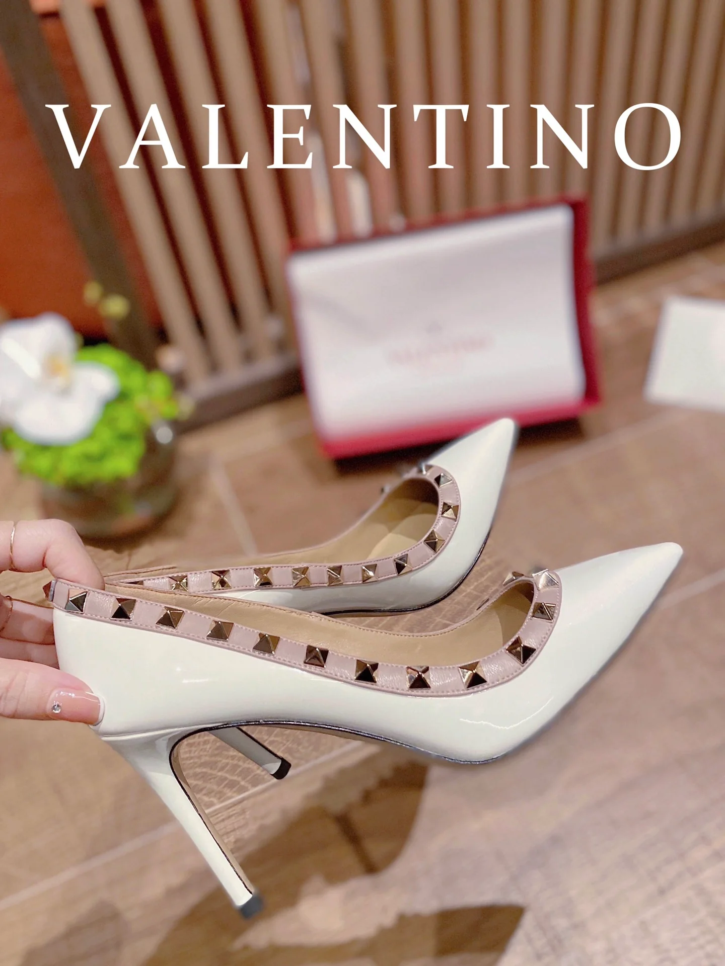 Классические туфли на высоком каблуке Valentino - белые