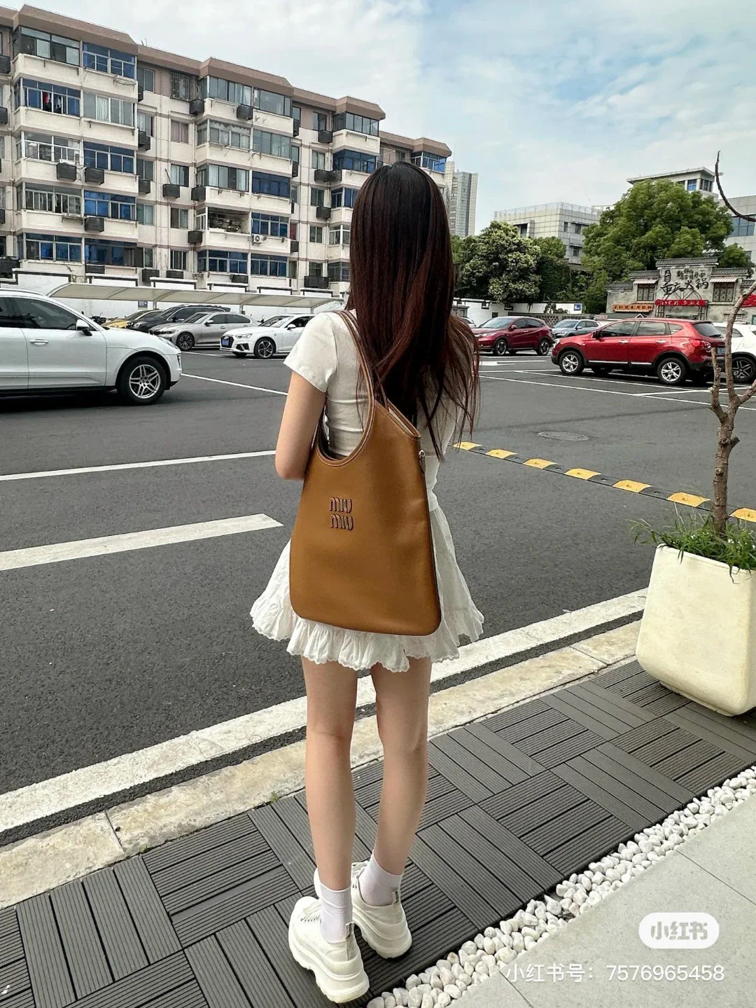 Сумка-хобо Miu Miu Ivy — носить и делиться