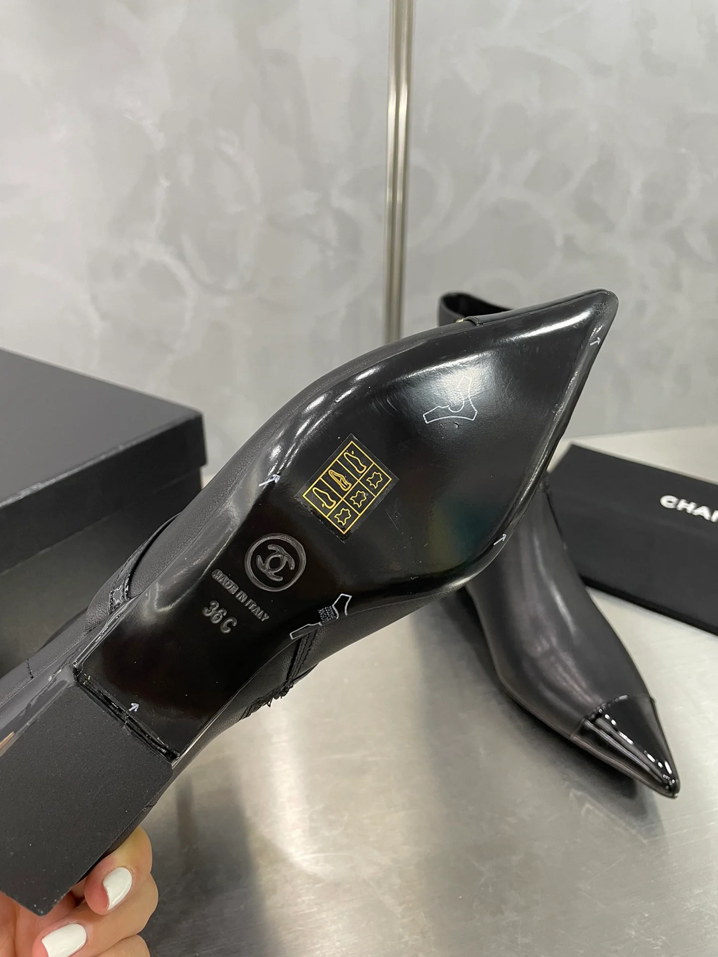 Chanel - Сапоги через плечо