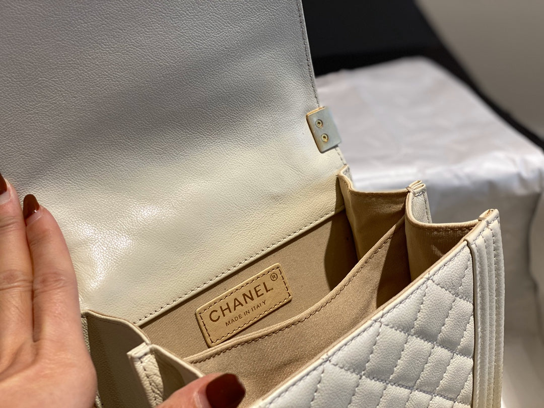 Chanel-boy-19-16-5cm-6