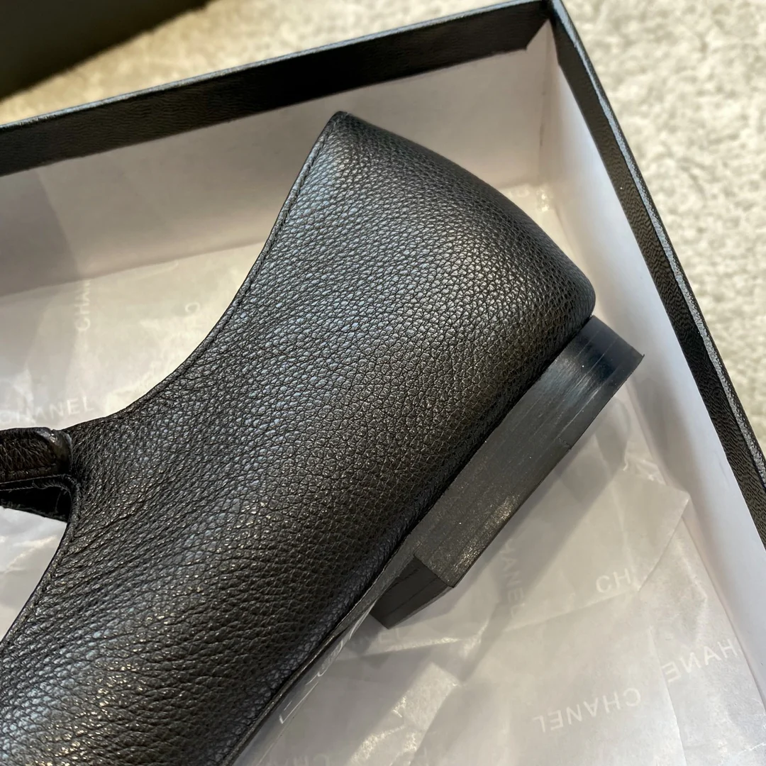 Новинка сезона весна/лето 2023 от Chanel - туфли Мэри Джейн с двойной пряжкой - черные.