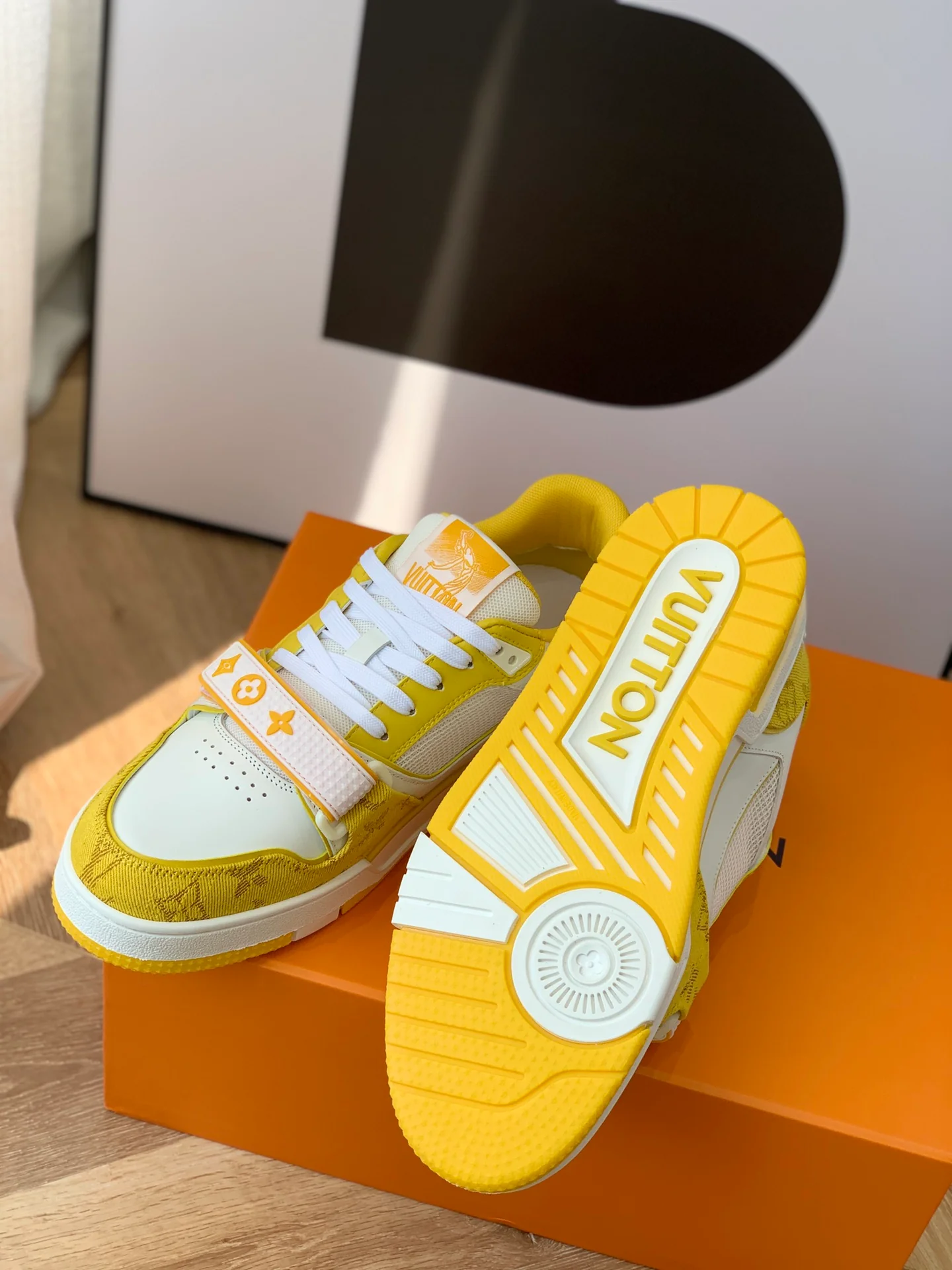 Серия LV-trainer - желтые кроссовки