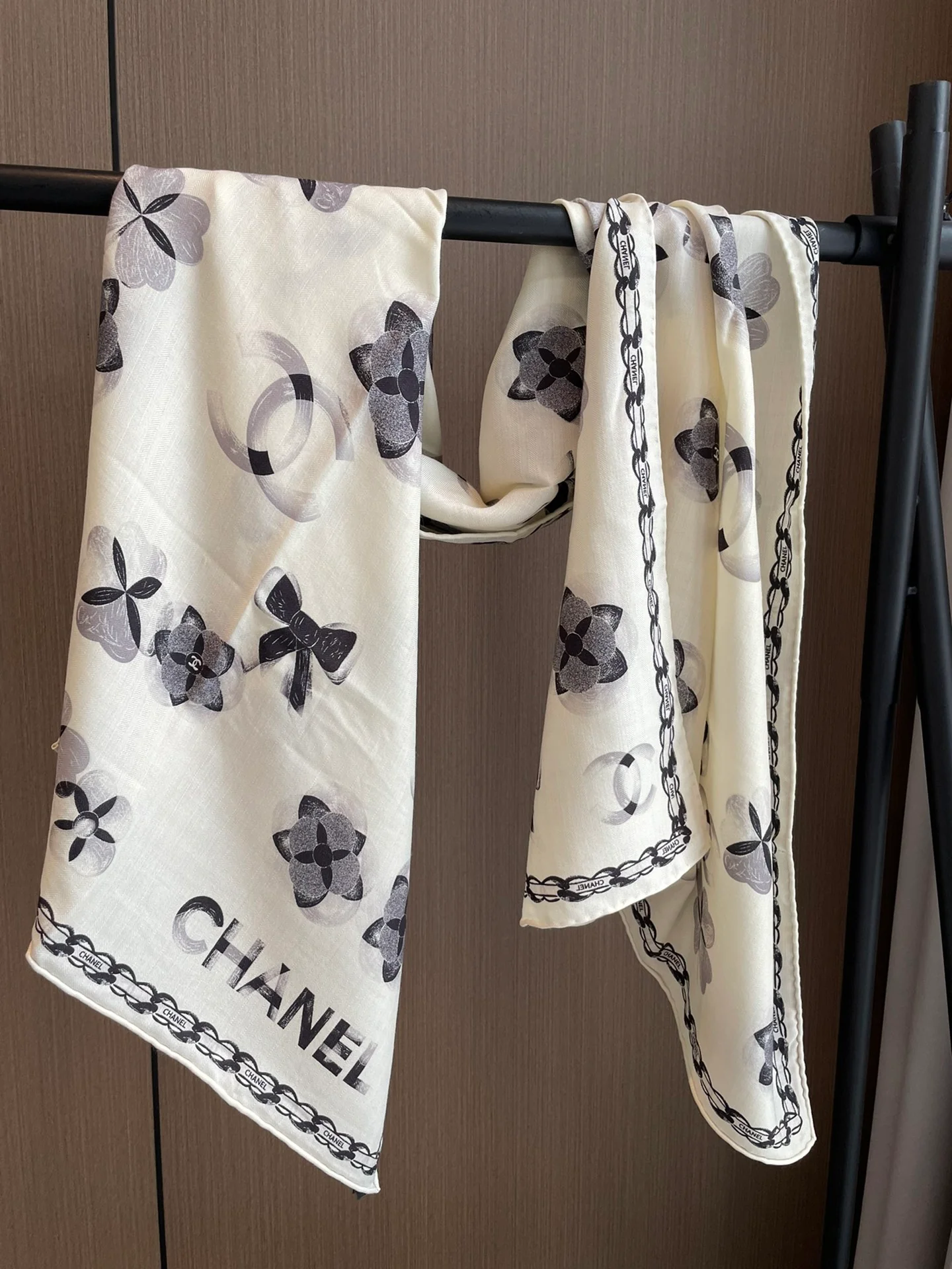 Шарф Chanel Camellia Velvet 2024 - 65-185