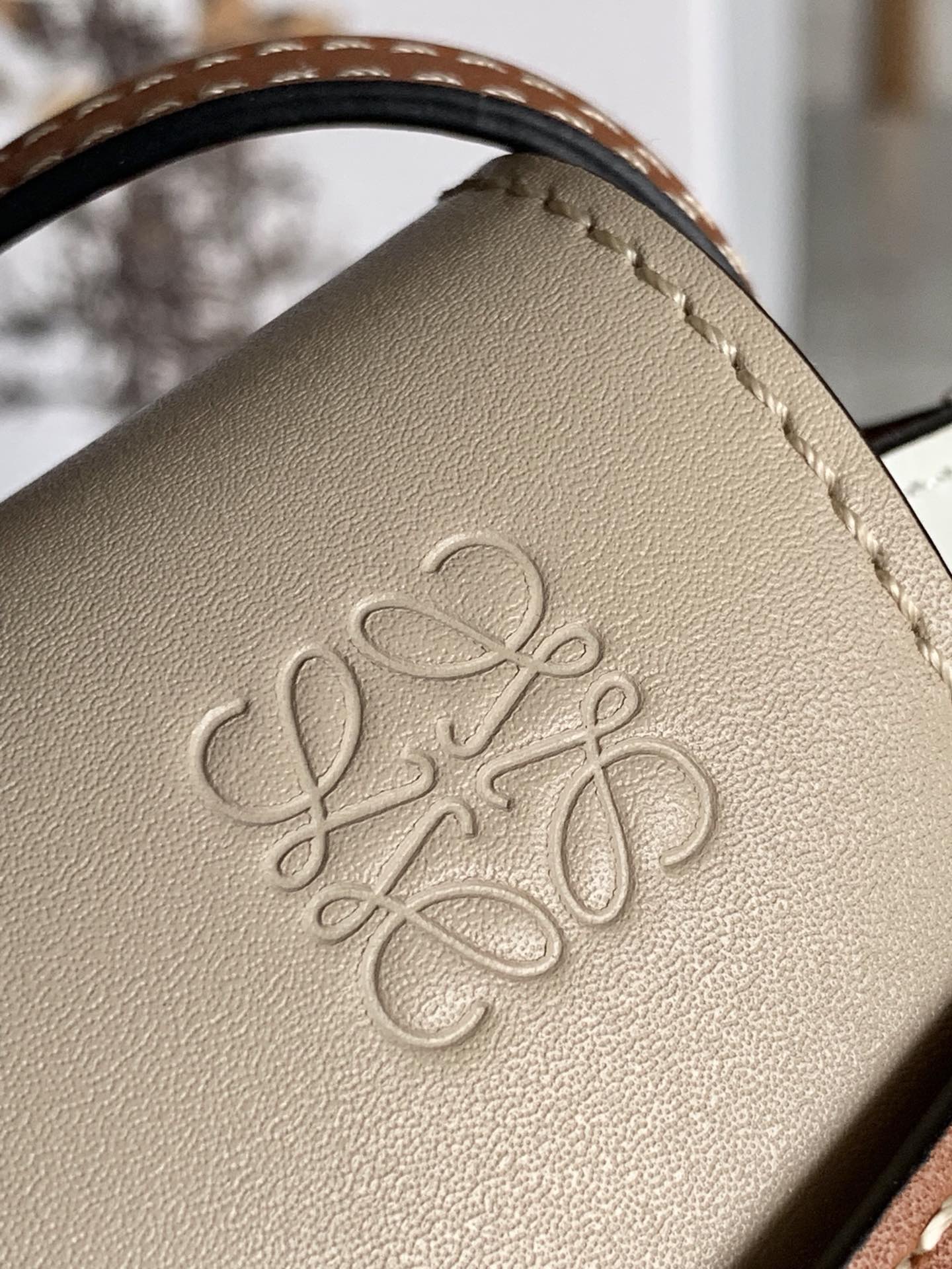 Loewe-gate-mini-21x12-5x9-5-cm-8